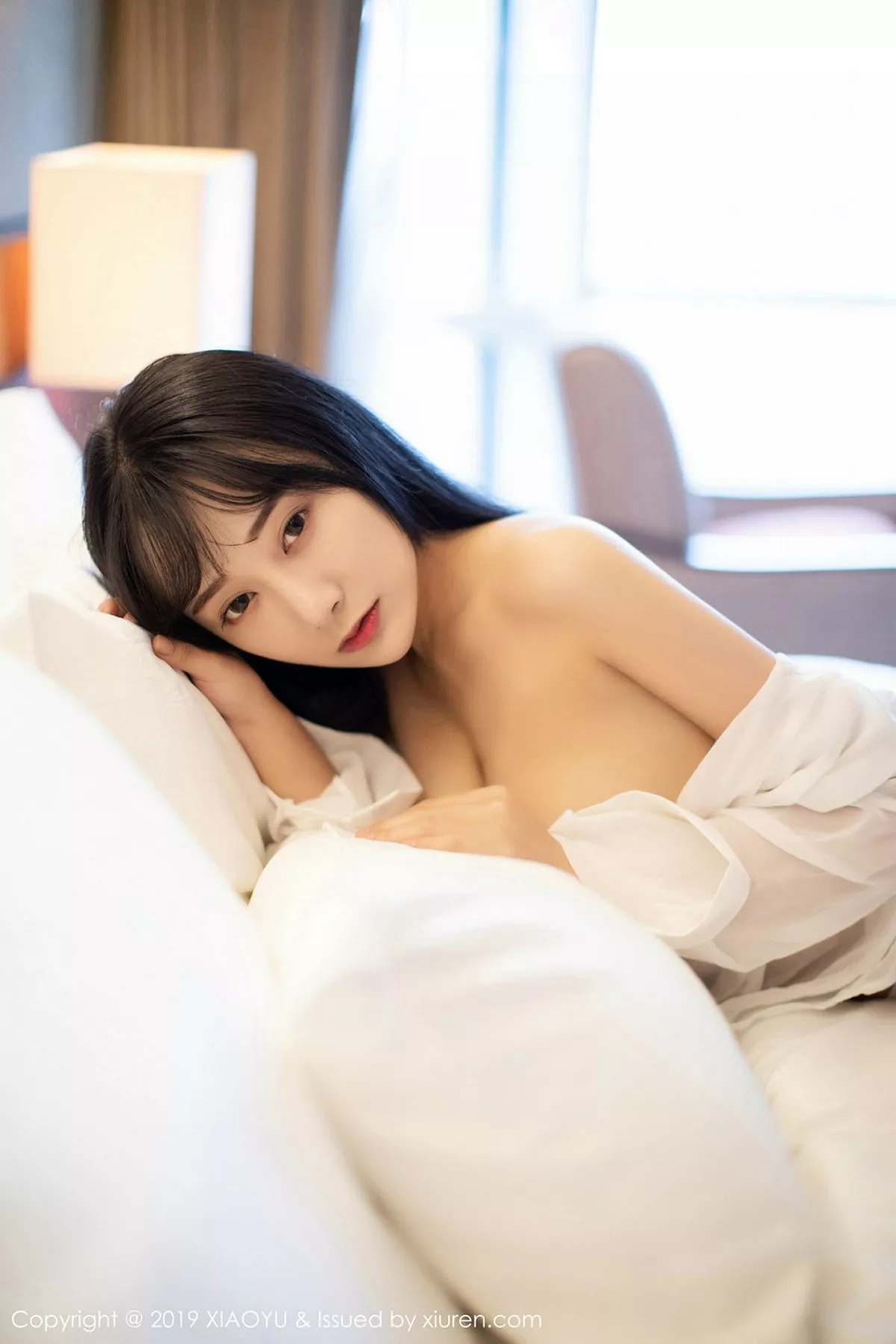 秀人集.com_[XiaoYu画语界]Vol.076_嫩模何嘉颖床上性感白衬衫露白色内衣吊带蕾丝袜诱惑写真71P