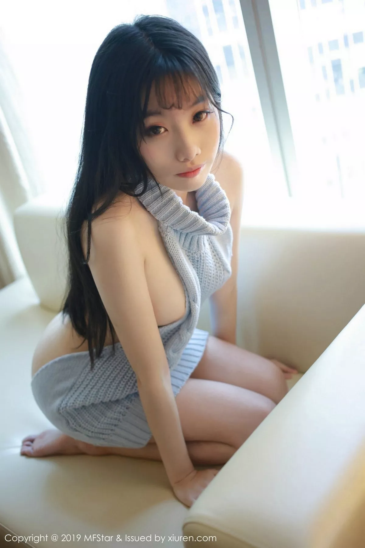秀人集.com_[MFStar模范学院]Vol.189_嫩模草莓兔兔私房开背毛衣露豪乳翘臀撩人诱惑写真31P