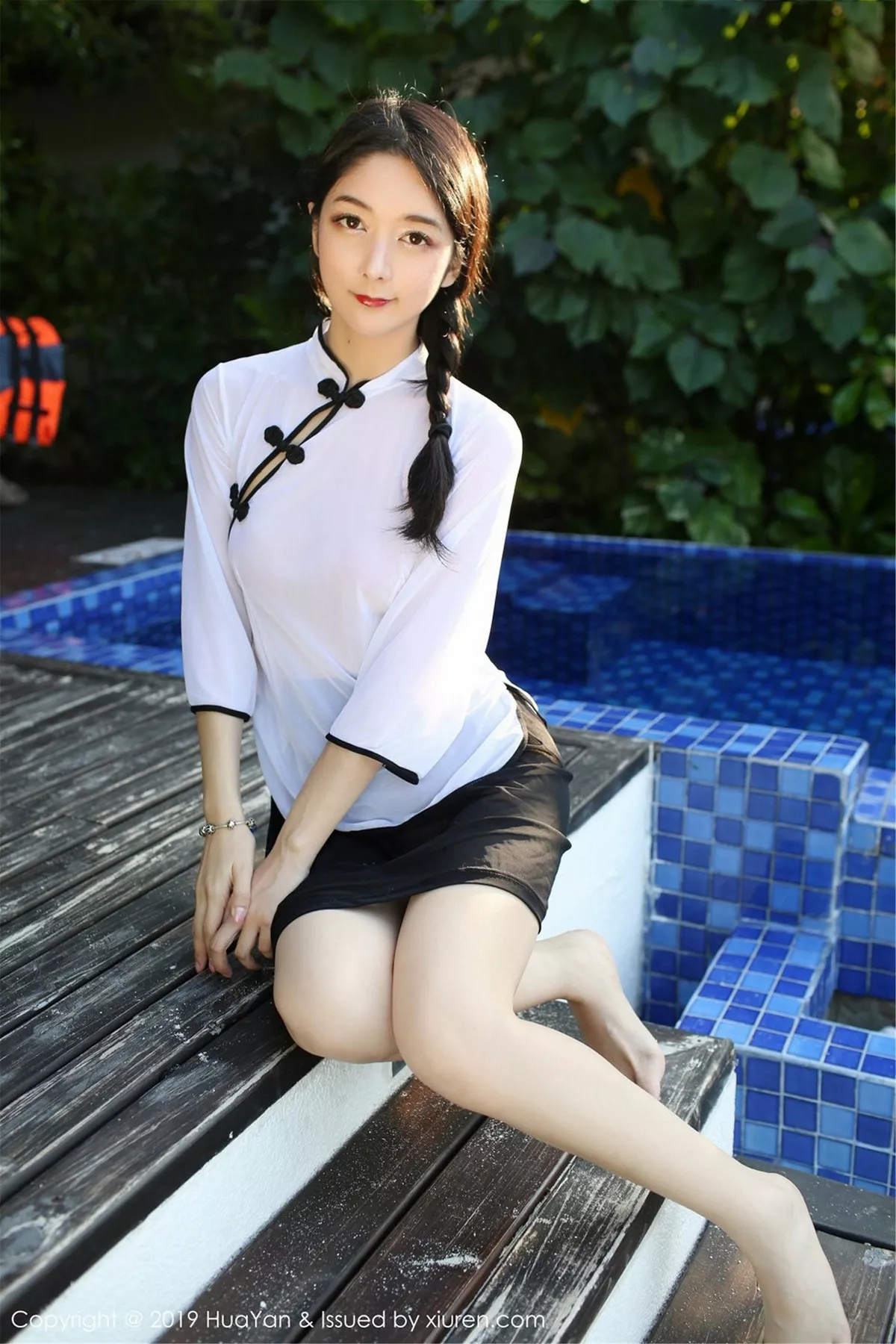 秀人集.com_[HuaYan花の颜]Vol.065_嫩模Angela喜欢猫私房古典透视旗袍+运动服完美诱惑写真41P
