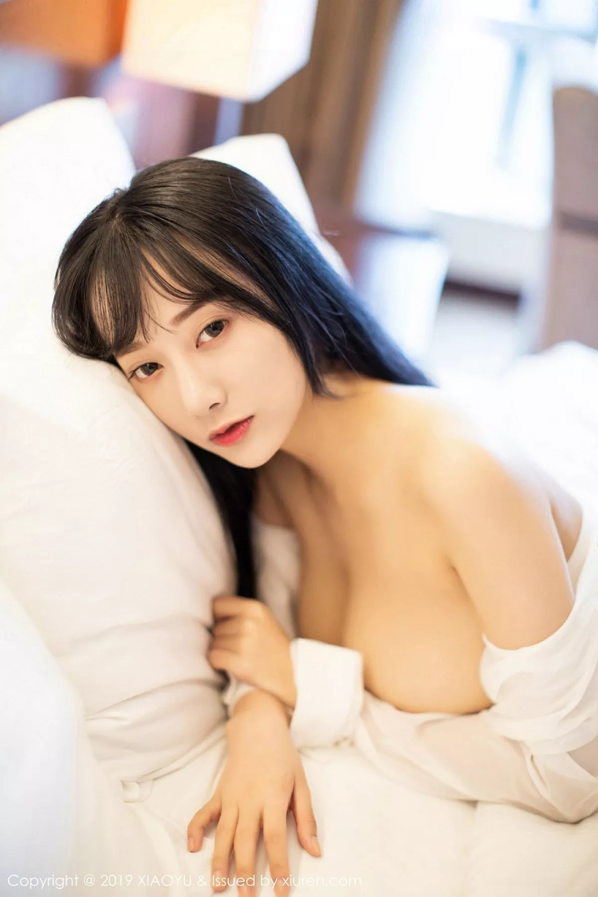秀人集.com_[XiaoYu画语界]Vol.076_嫩模何嘉颖床上性感白衬衫露白色内衣吊带蕾丝袜诱惑写真71P