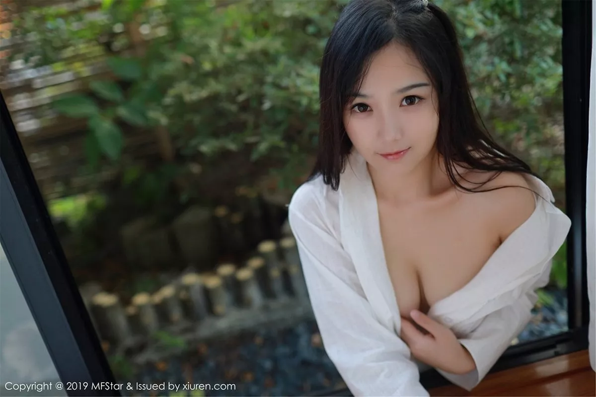 秀人集.com_[MFStar模范学院]Vol.187_女神徐微微mia日本旅拍性感白衬衣配丁字裤惹火诱惑写真40P