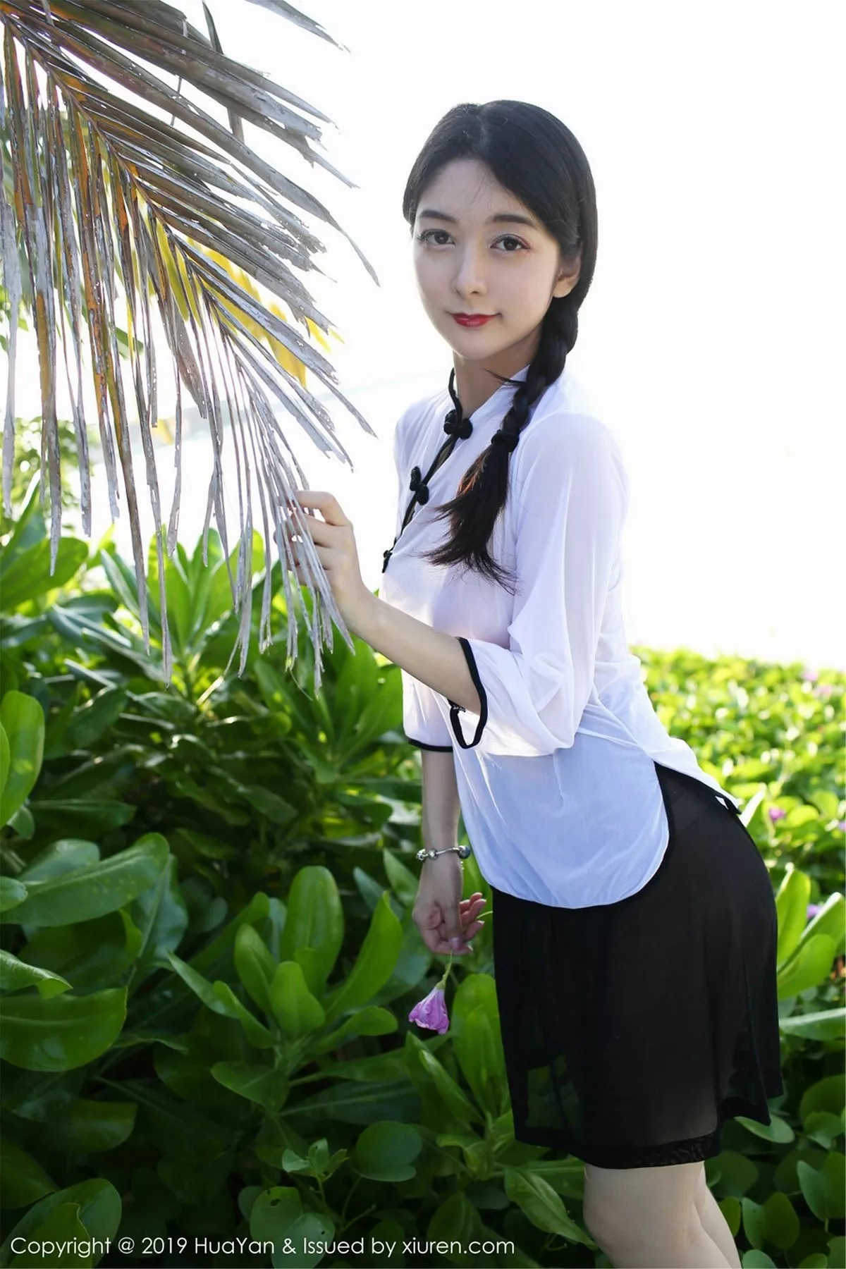 秀人集.com_[HuaYan花の颜]Vol.065_嫩模Angela喜欢猫私房古典透视旗袍+运动服完美诱惑写真41P