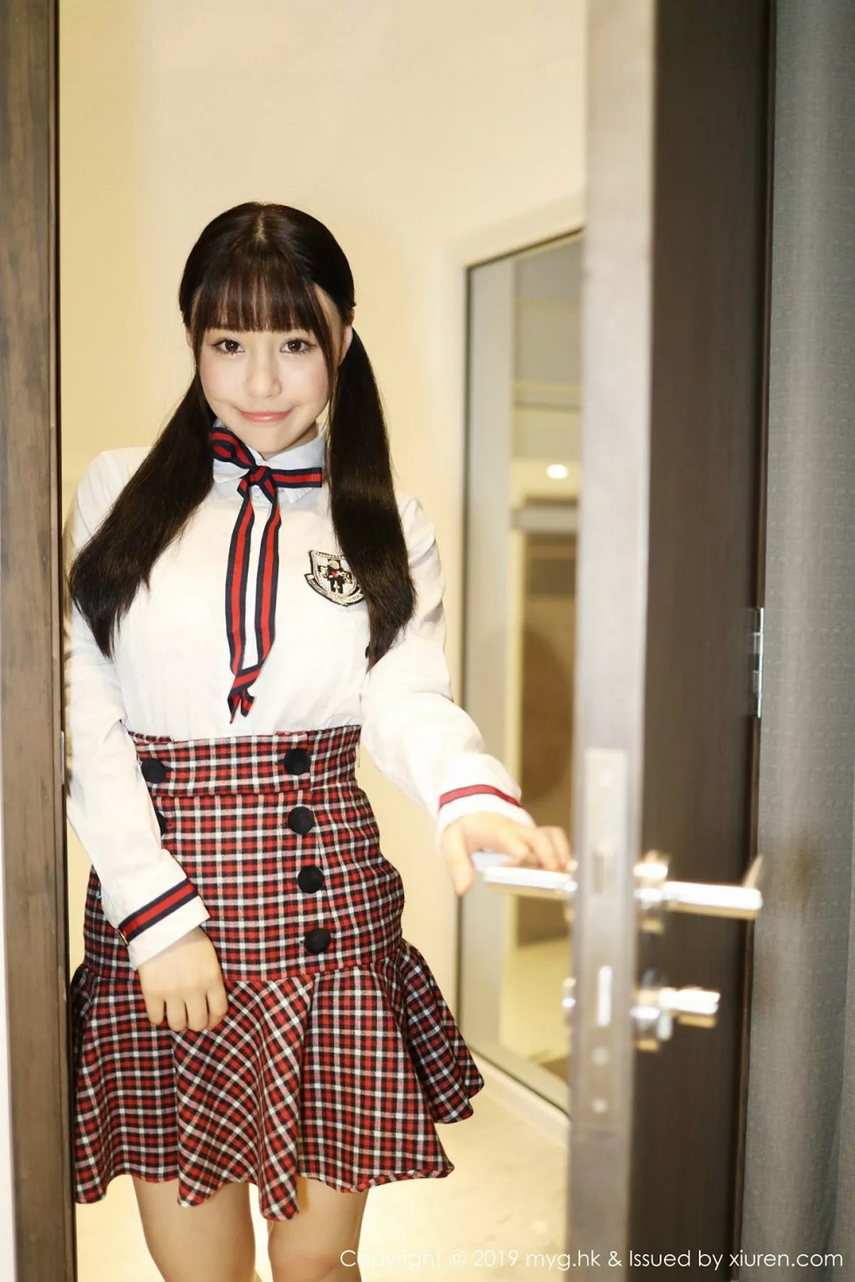 秀人集.com_[MyGirl美媛馆]Vol.355_嫩模Flower朱可儿学生装放学剧情私房床上撩人诱惑写真81P