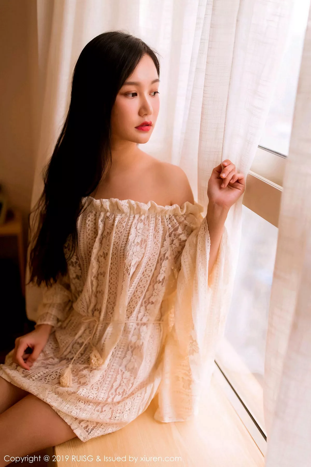 秀人集.com_[RUISG瑞丝馆]Vol.066_嫩模深紫Julie私房白色缕空针织衣半脱露完美身材诱惑写真42P