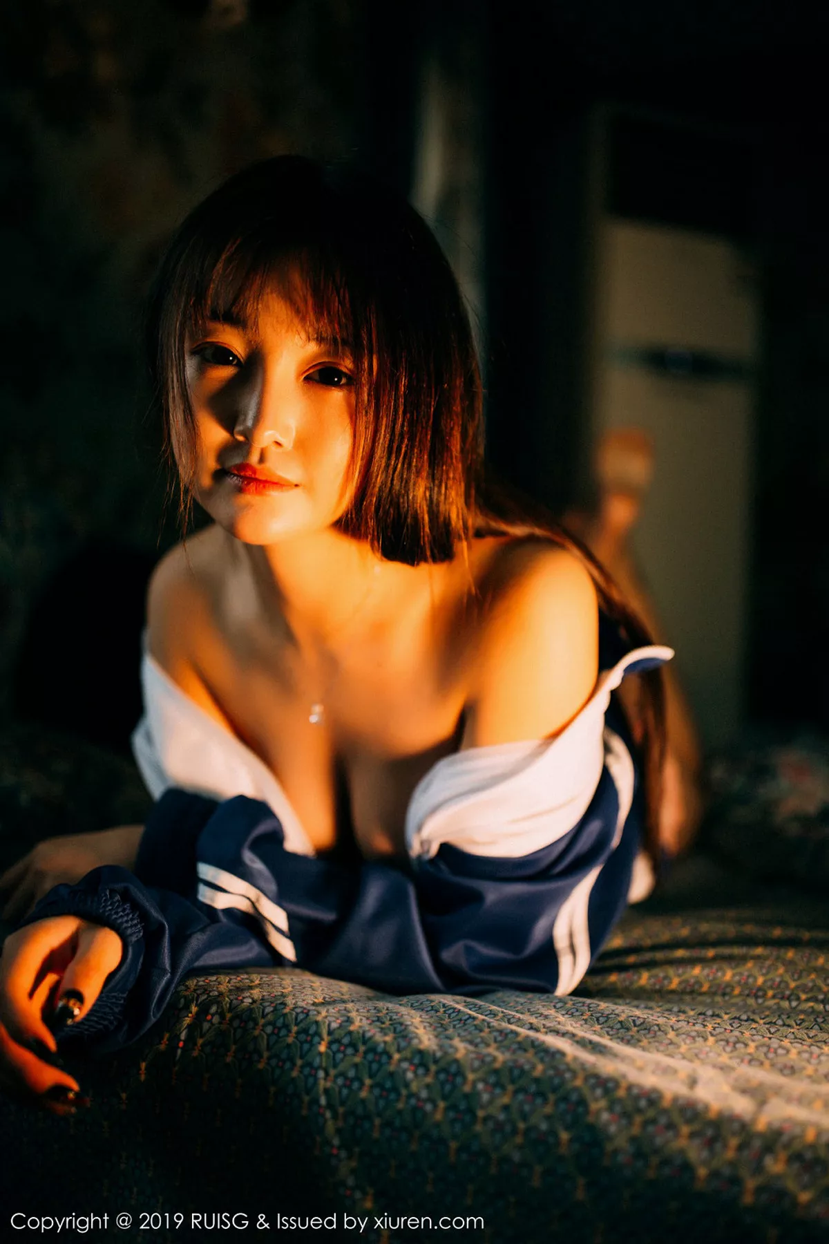秀人集.com_[RUISG瑞丝馆]Vol.069_嫩模圆圆Daphne私房脱运动服露花色内衣秀完美身材诱惑写真51P