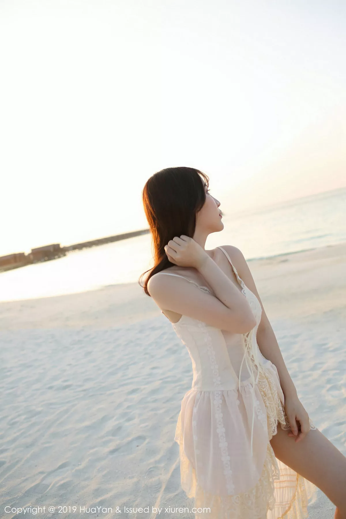 秀人集.com_[HuaYan花の颜]Vol.068_女神绯月樱-Cherry马代旅拍私房白色内衣露童颜巨乳诱惑写真51P