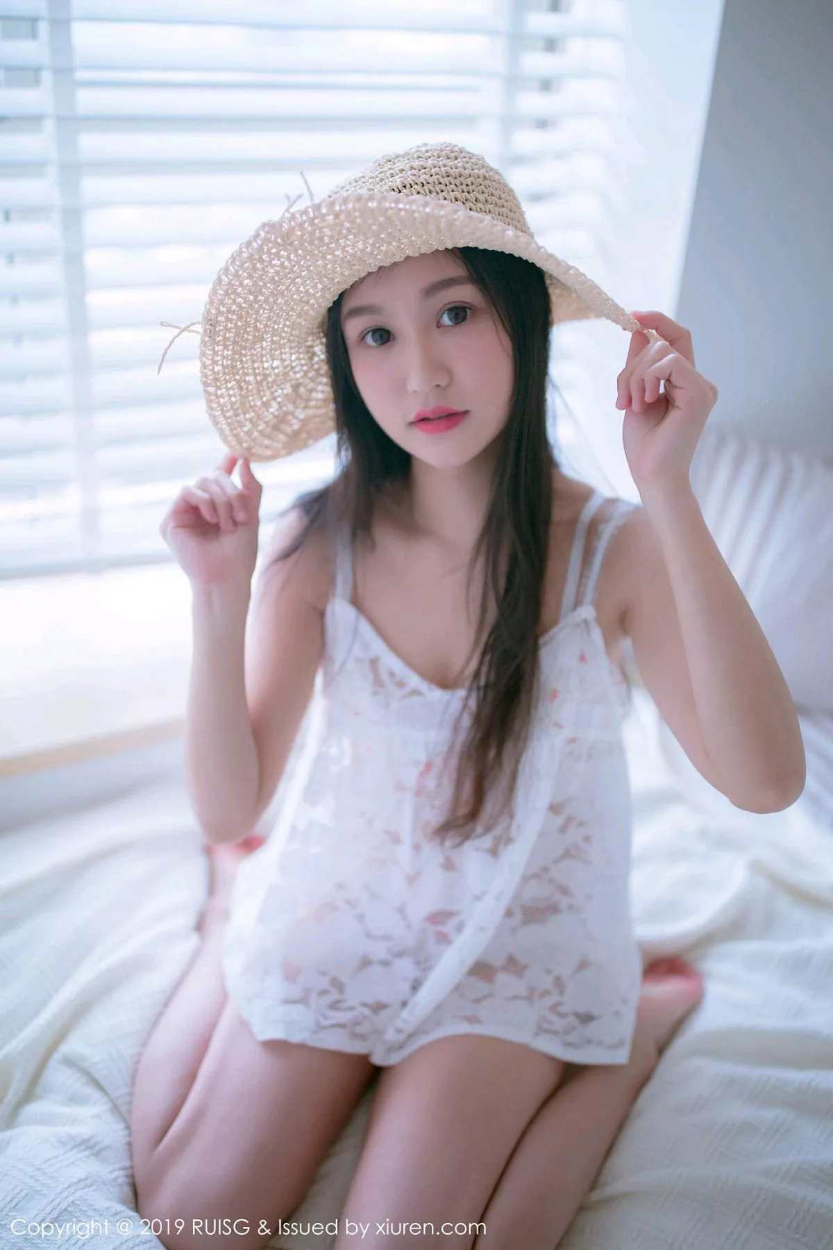 秀人集.com_[RUISG瑞丝馆]Vol.068_嫩模深紫Julie私房清甜可人草帽女孩系列靓丽迷人写真49P