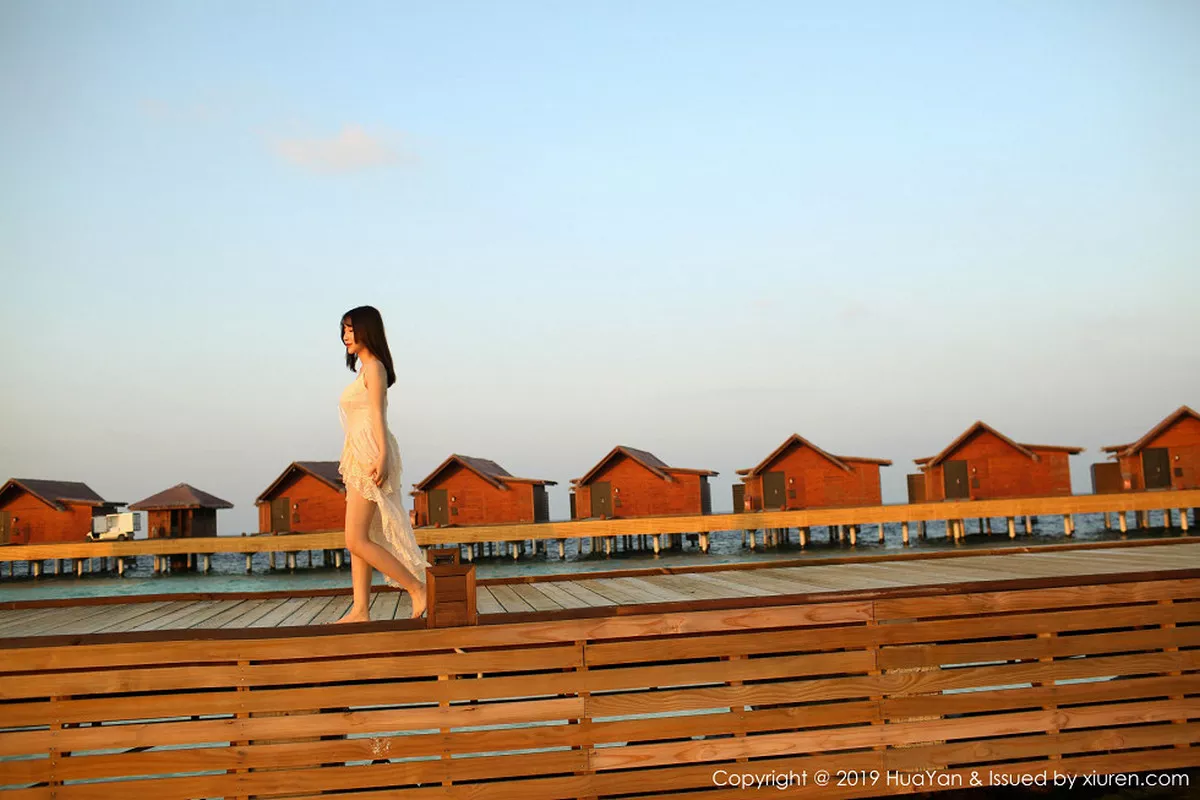 秀人集.com_[HuaYan花の颜]Vol.068_女神绯月樱-Cherry马代旅拍私房白色内衣露童颜巨乳诱惑写真51P