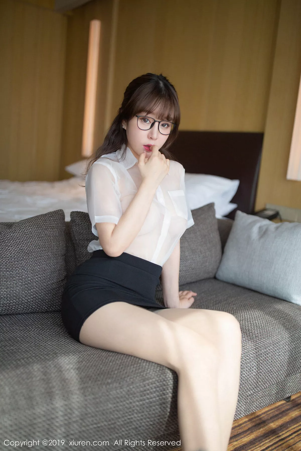 秀人集.com_[XiuRen秀人网]No.1498_女神王雨纯越南旅拍私房薄纱衬衣配无内肉丝裤袜惹火诱惑写真51P