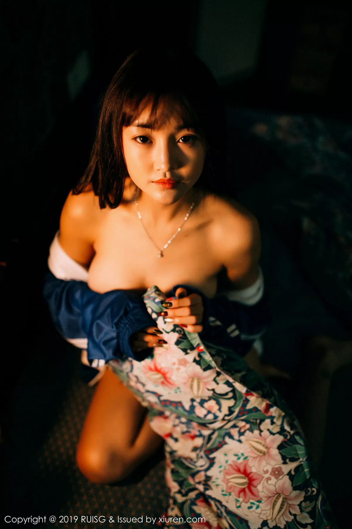 秀人集.com_[RUISG瑞丝馆]Vol.069_嫩模圆圆Daphne私房脱运动服露花色内衣秀完美身材诱惑写真51P