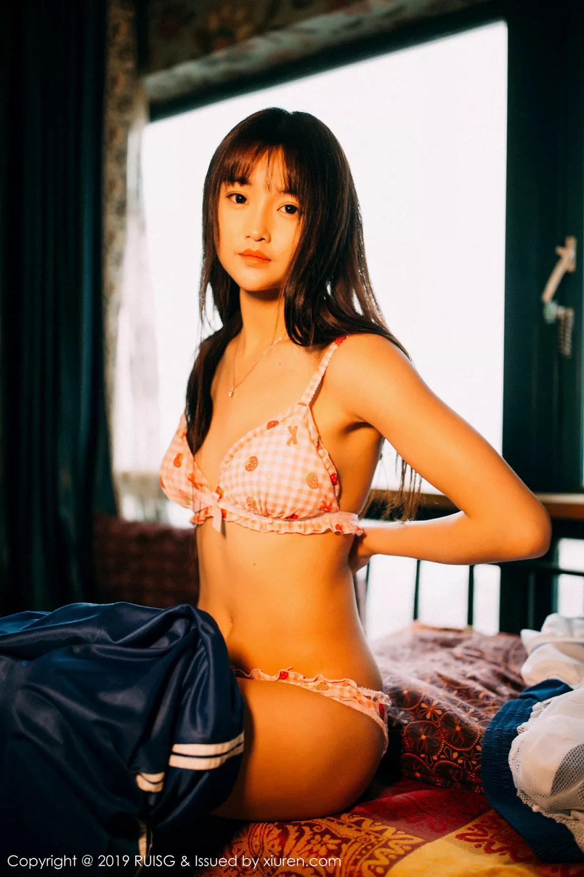 秀人集.com_[RUISG瑞丝馆]Vol.069_嫩模圆圆Daphne私房脱运动服露花色内衣秀完美身材诱惑写真51P