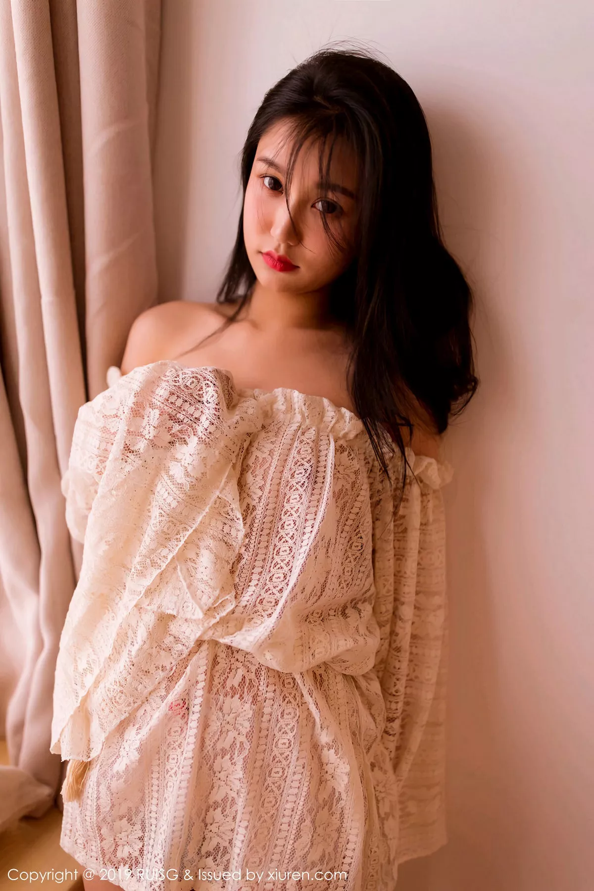 秀人集.com_[RUISG瑞丝馆]Vol.066_嫩模深紫Julie私房白色缕空针织衣半脱露完美身材诱惑写真42P