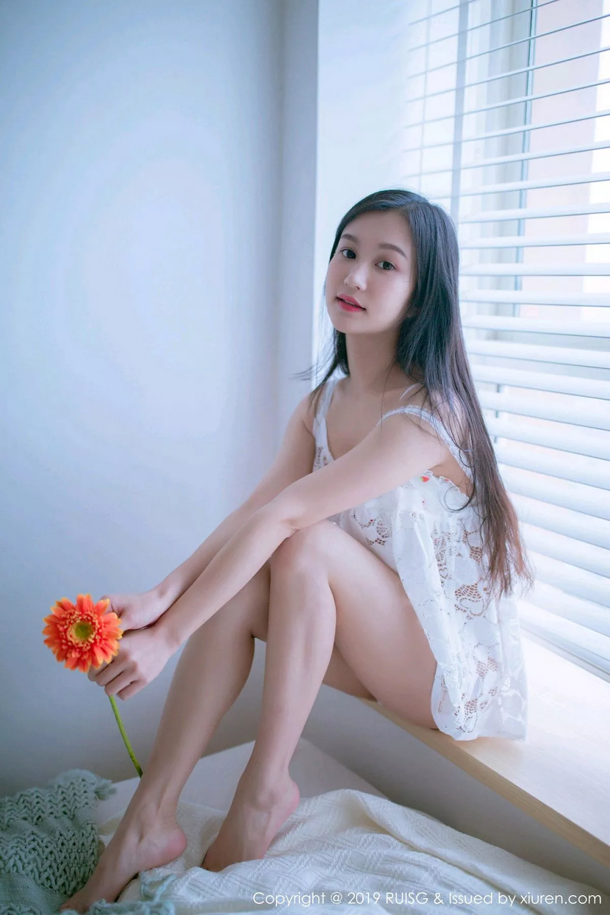 秀人集.com_[RUISG瑞丝馆]Vol.068_嫩模深紫Julie私房清甜可人草帽女孩系列靓丽迷人写真49P