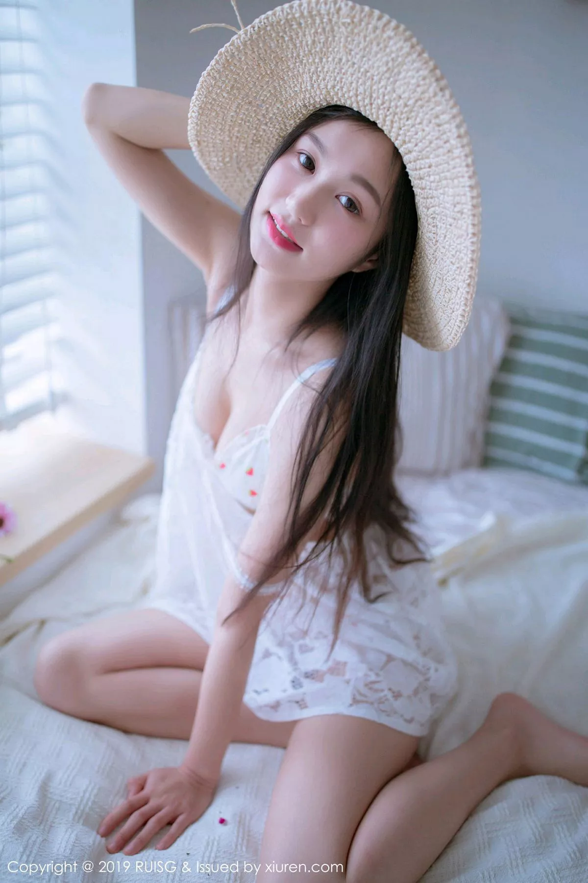 秀人集.com_[RUISG瑞丝馆]Vol.068_嫩模深紫Julie私房清甜可人草帽女孩系列靓丽迷人写真49P