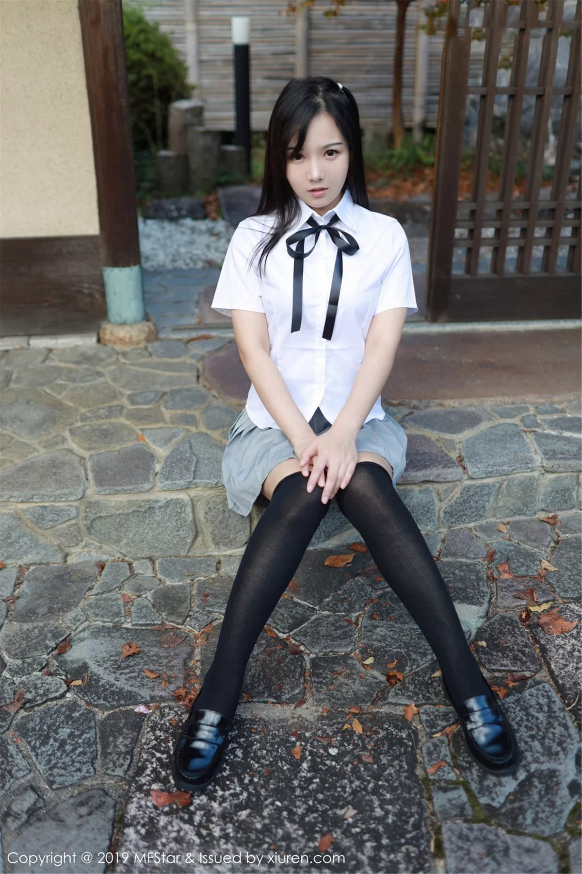 秀人集.com_[MFStar模范学院]Vol.193_女神徐微微miar日本旅拍户外学生JK制服清爽迷人写真40P