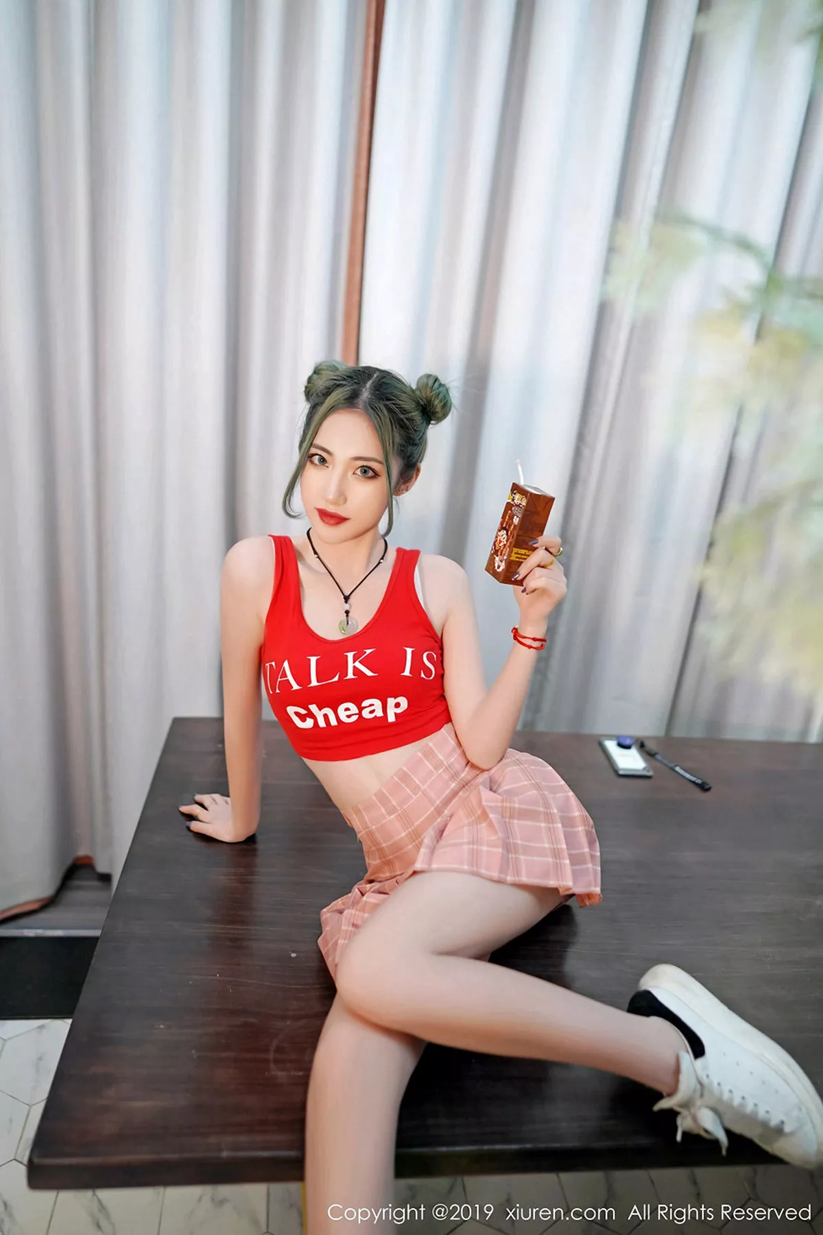 秀人集.com_[XiuRen秀人网]No.1550_嫩模贾诗晗性感红色抹胸内衣配红色格子裙秀完美身材写真48P