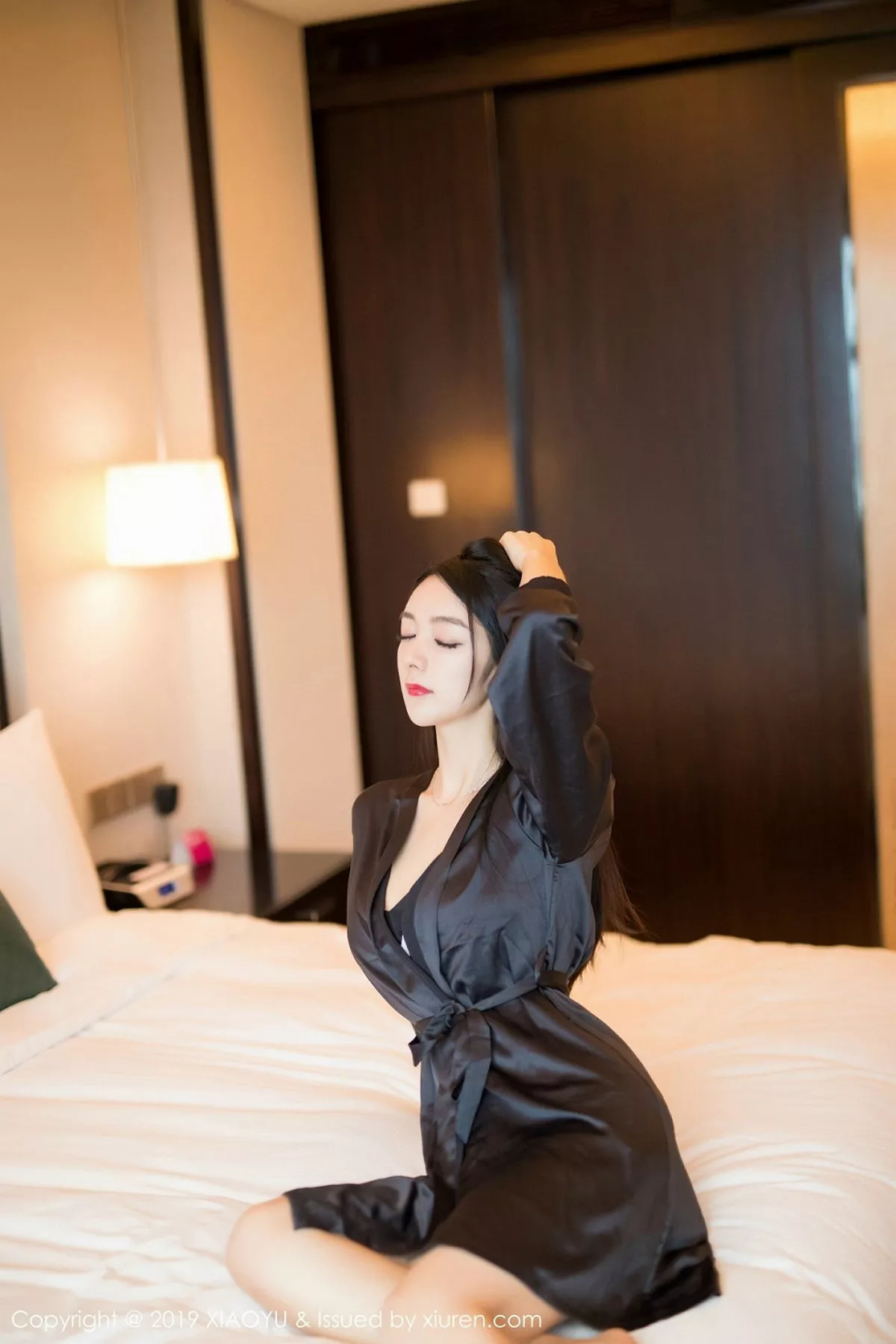 秀人集.com_[XiaoYu画语界]Vol.103_女神Angela喜欢猫私房黑色睡衣半脱露蕾丝内衣惹火诱惑写真62P