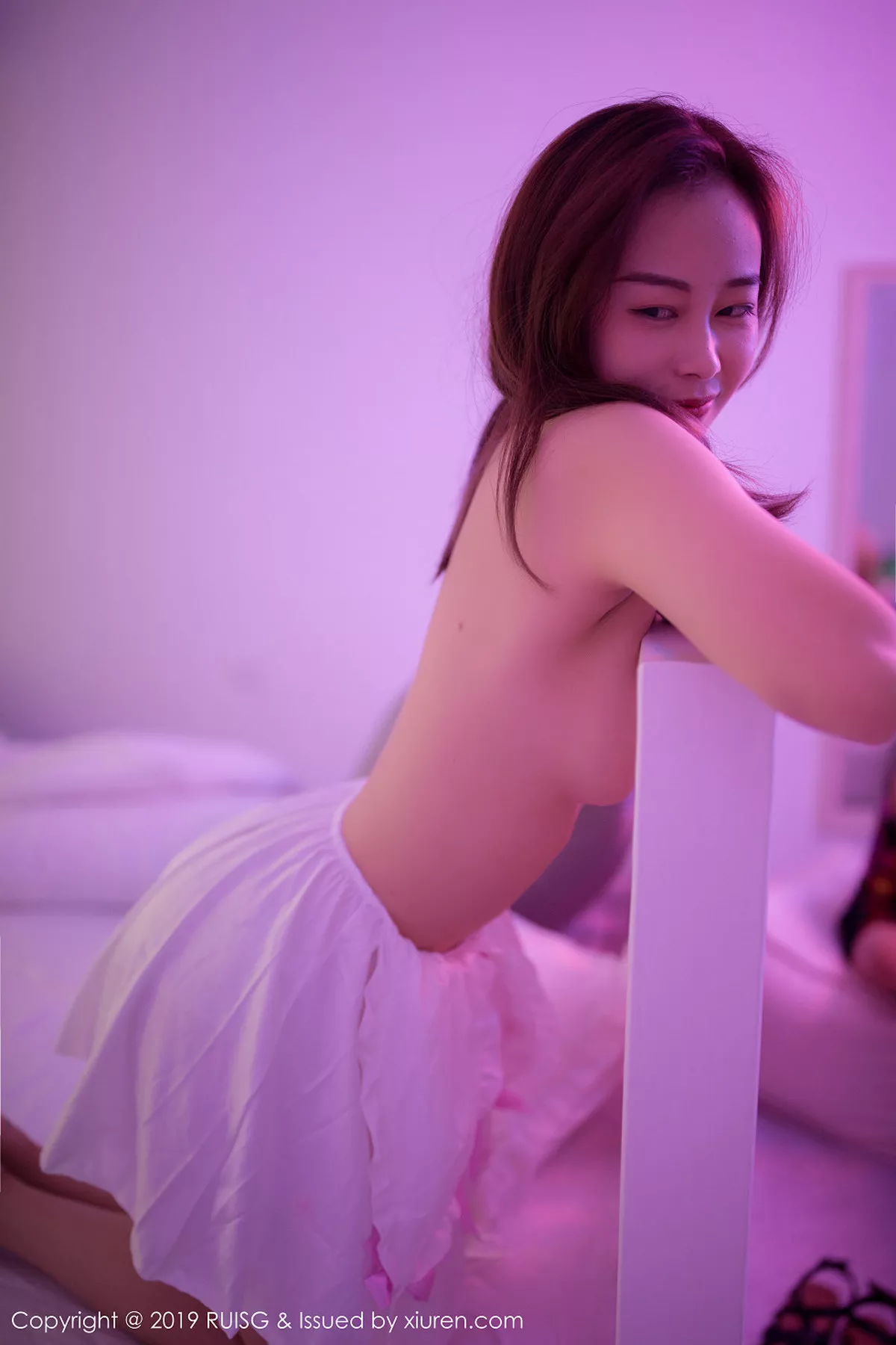 秀人集.com_[RUISG瑞丝馆]Vol.075_嫩模Eileen爱琳私房白色吊带开胸连身裙秀完美身材诱惑写真45P