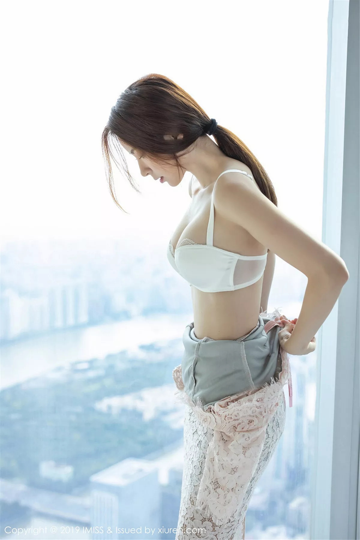 秀人集.com_[IMISS爱蜜社]Vol.366_嫩模Carry私房白色缕空连身裙全脱露性感内衣完美诱惑写真37P