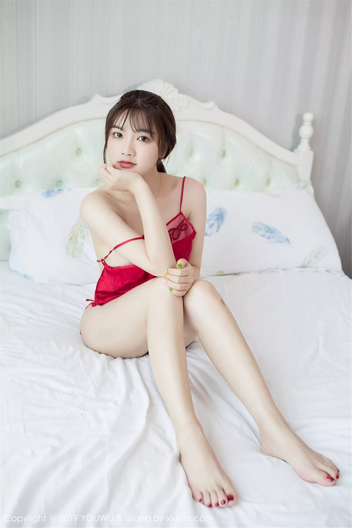 秀人集.com_[YouWu尤物馆]Vol.155_嫩模小仓鼠私房性感红色肚兜配丁字裤秀火辣身材诱惑写真51P