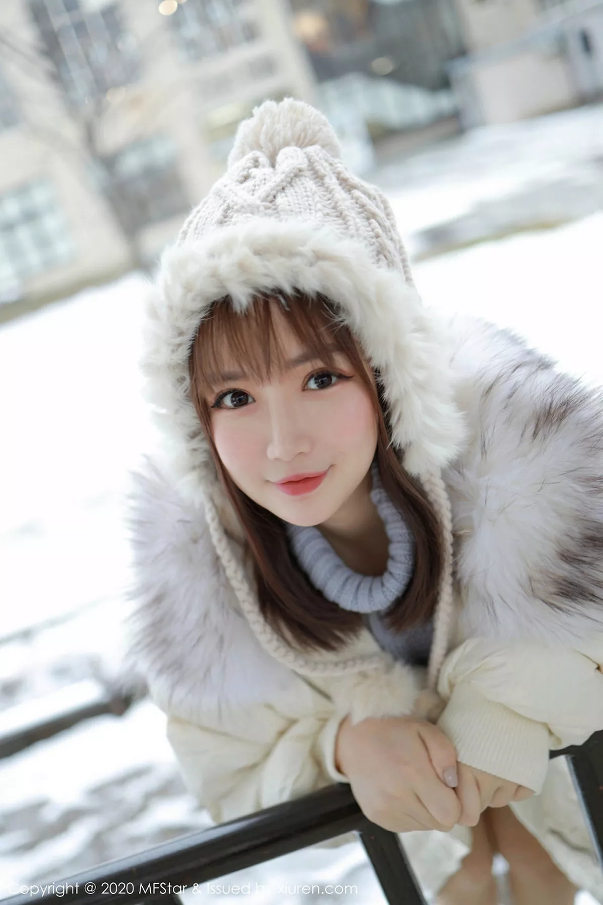 秀人集.com_[MFStar模范学院]Vol.262_嫩模恩率babe北海道旅拍雪地性感开背毛衣诱惑写真50P