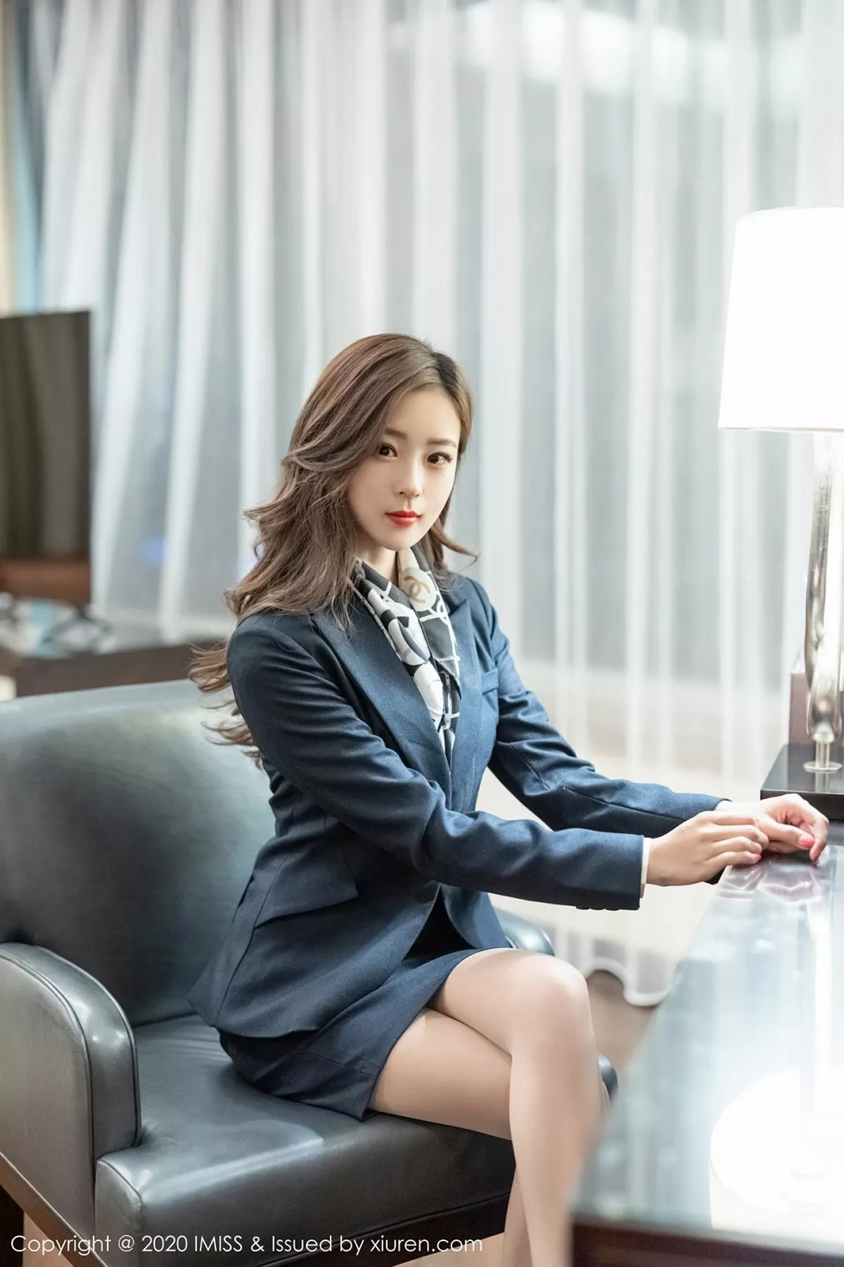 秀人集.com_[IMISS爱蜜社]Vol.444_嫩模杨紫嫣Cynthia私房职业秘书制服半脱丝袜撩人诱惑写真47P