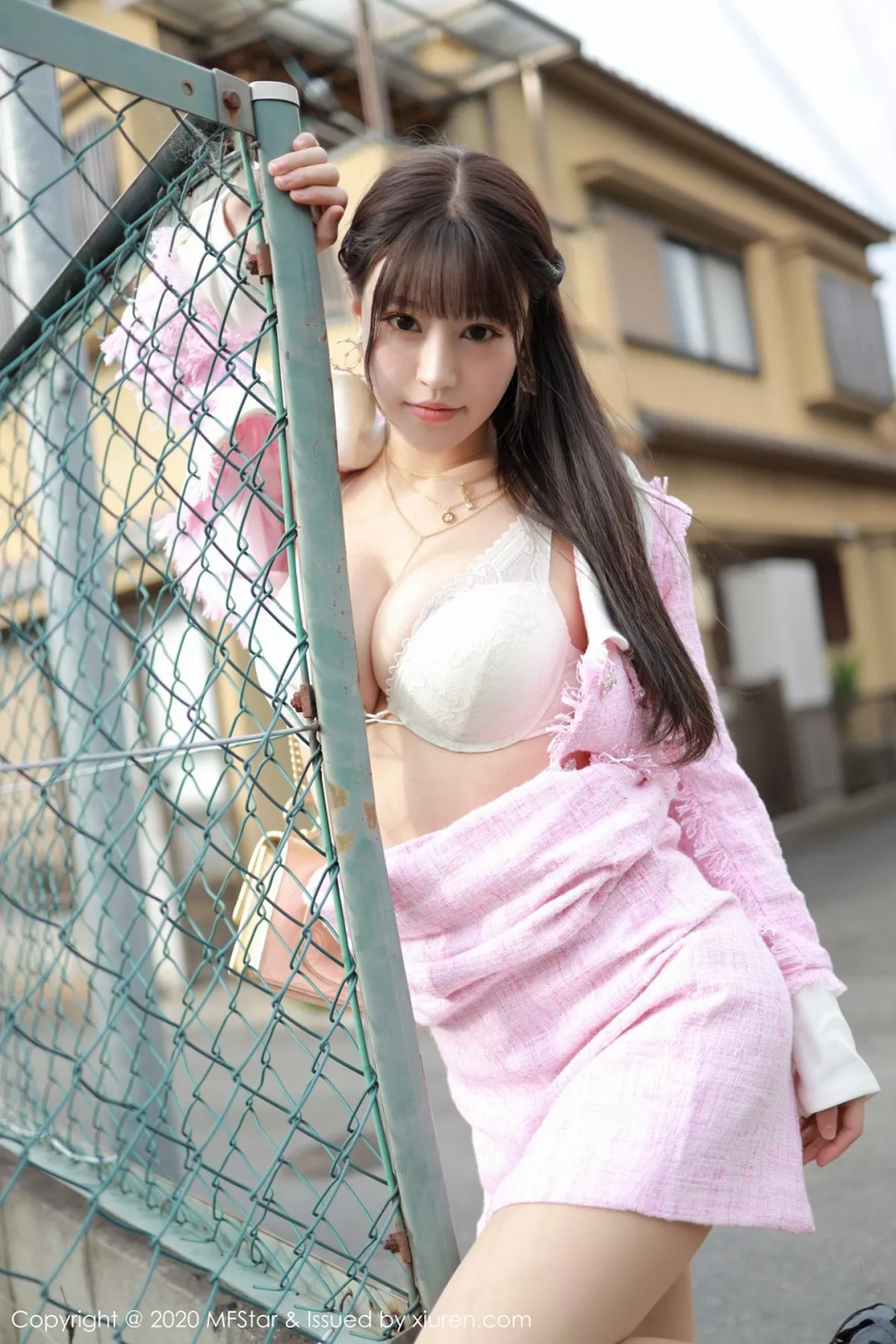 秀人集.com_[MFStar模范学院]Vol.278_女神朱可儿Flower北海道旅拍粉色服饰半脱露豪乳诱惑写真80P