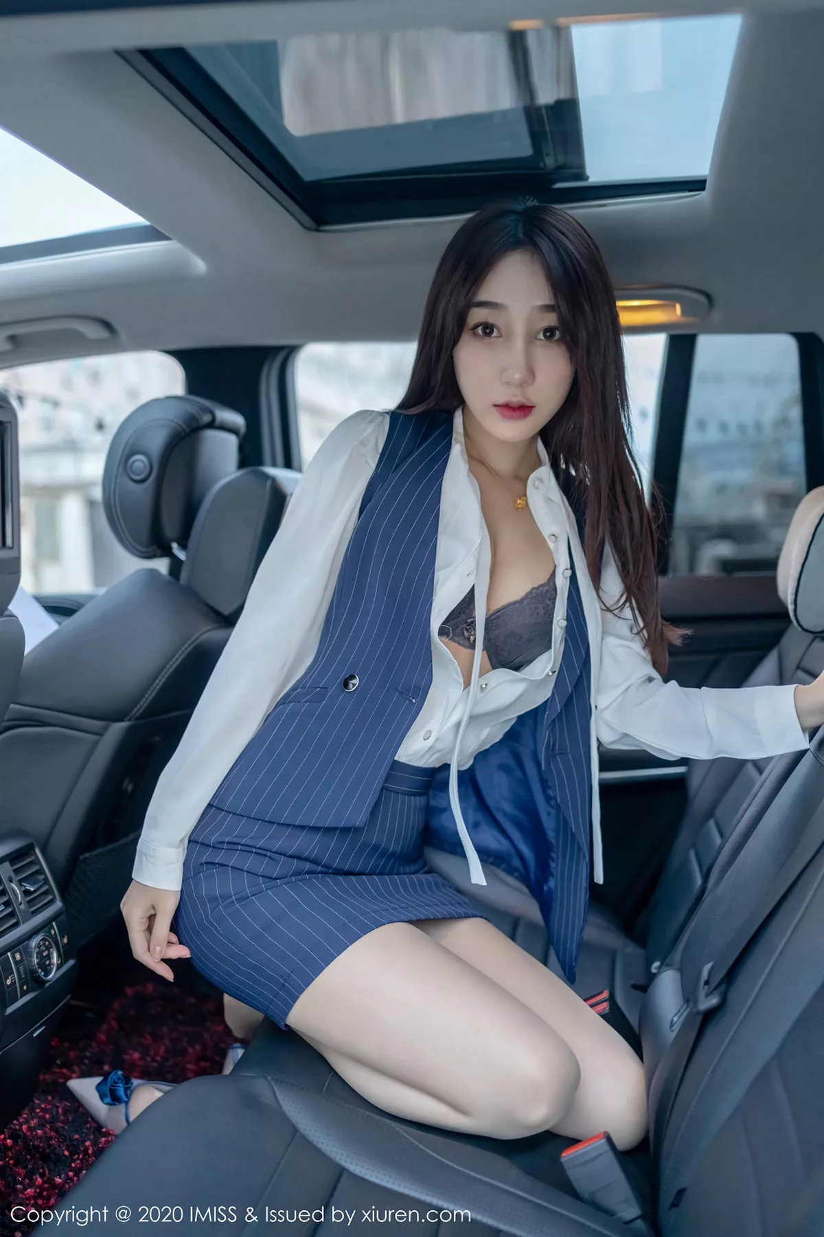 秀人集.com_[IMISS爱蜜社]Vol.438_嫩模九月生户外服务生车拍主题性感内衣秀完美身材写真45P