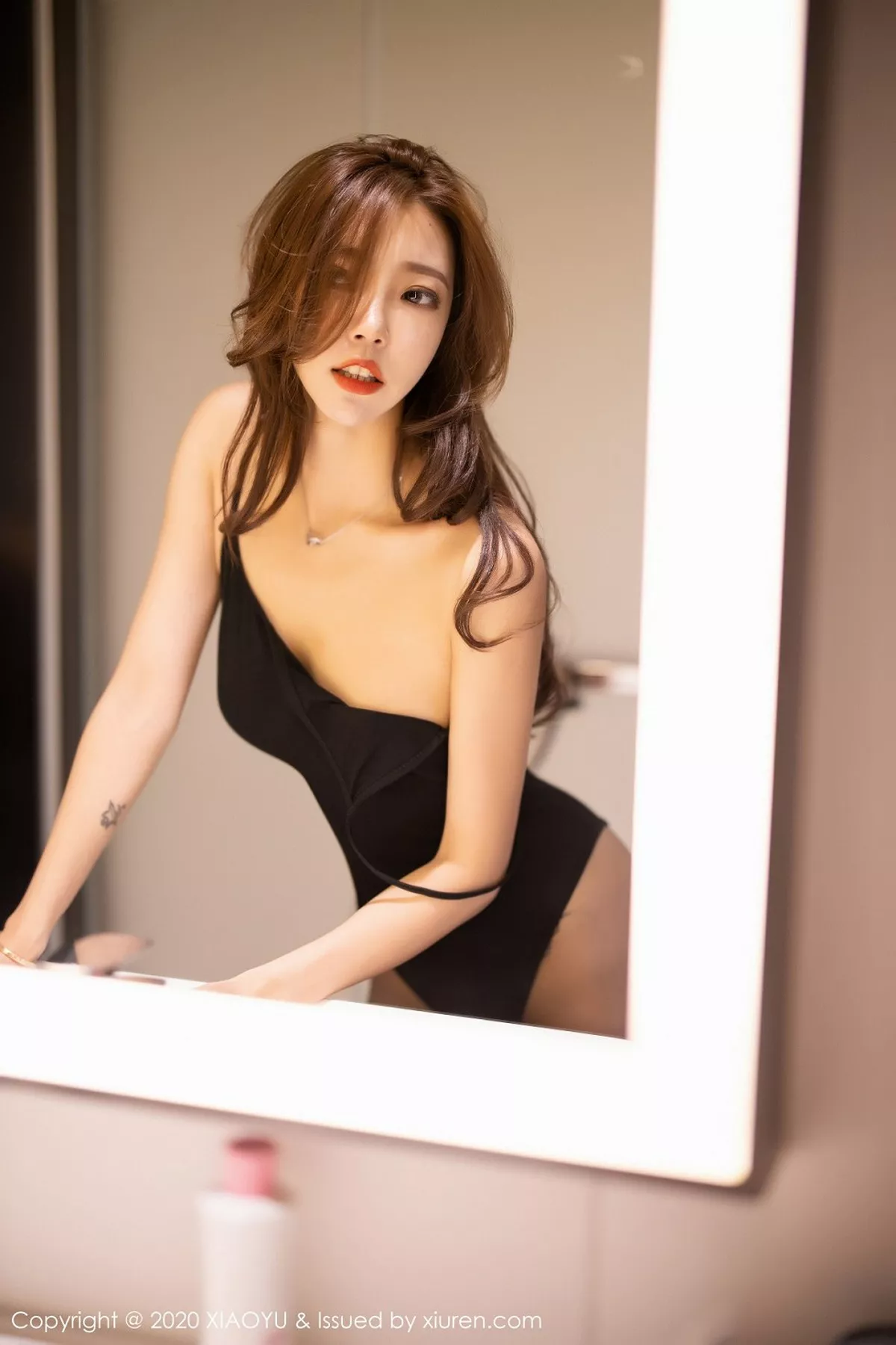 秀人集.com_[XiaoYu画语界]Vol.264_女神冯木木LRIS私房高叉连体衣半脱露无内黑丝撩人诱惑写真99P