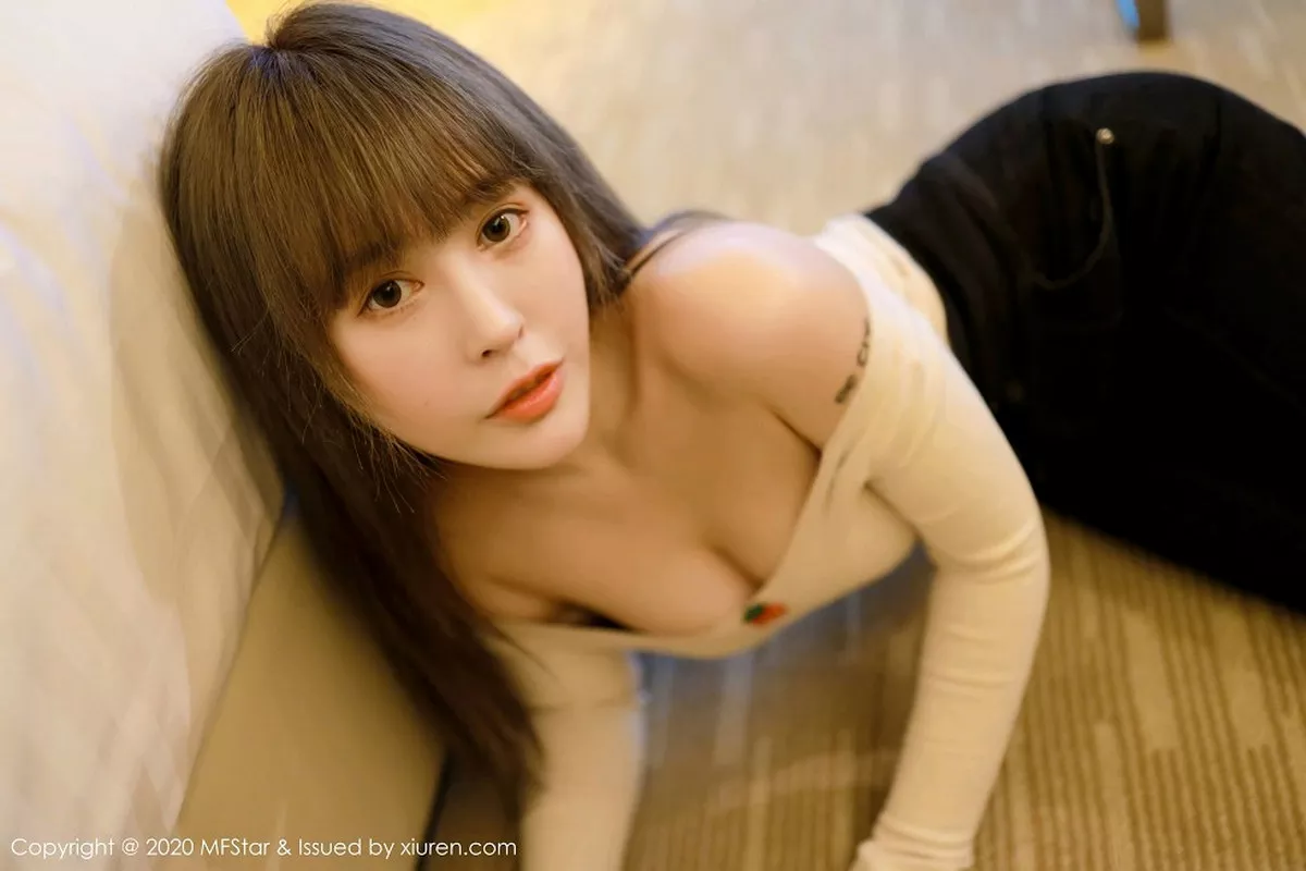 秀人集.com_[MFStar模范学院]Vol.284_嫩模艾莉Evelyn私房性感白色内衣秀雪白酥胸诱惑写真63P