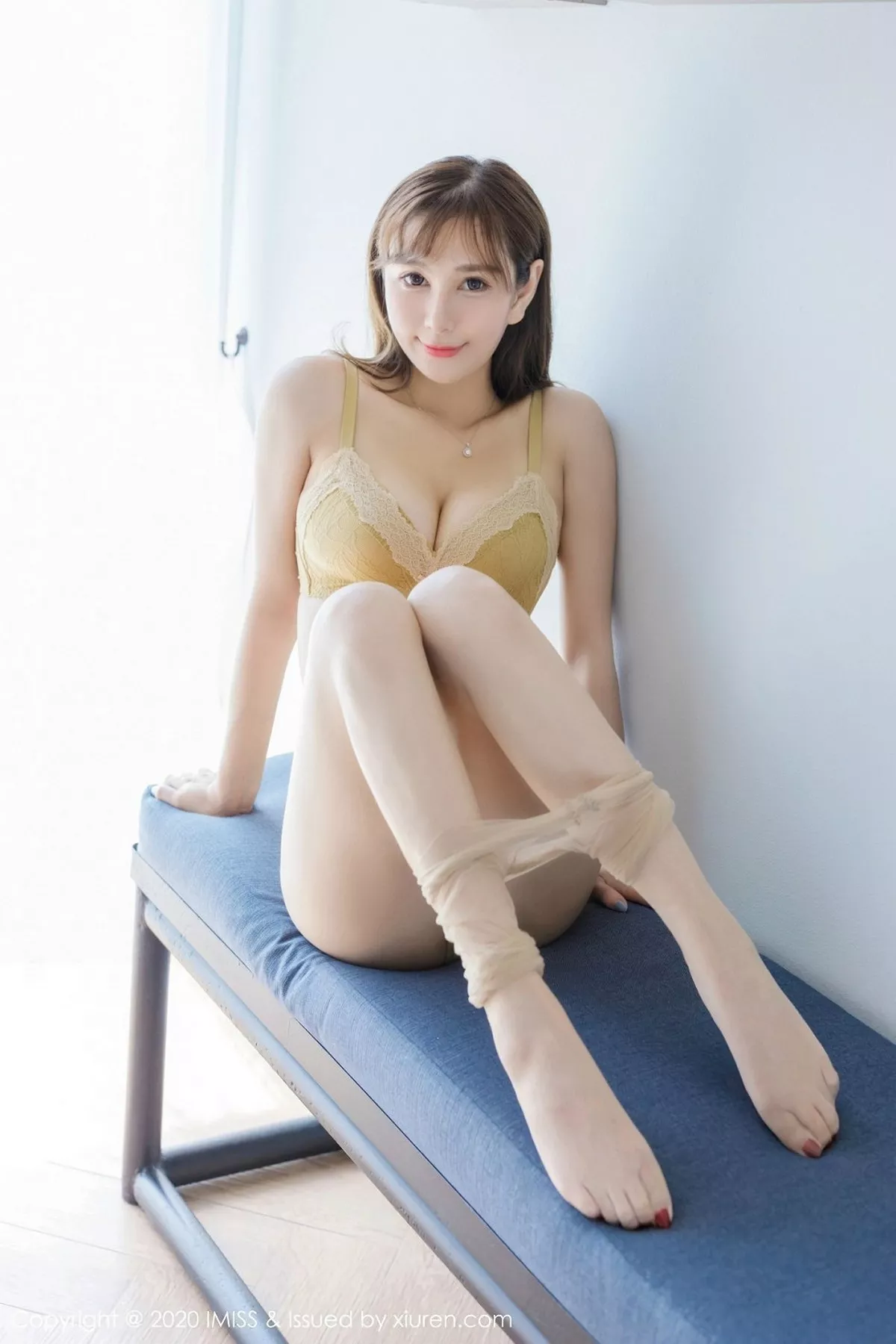 秀人集.com_[IMISS爱蜜社]Vol.449_气质女神Lavinia肉肉泰国清迈旅拍性感内衣秀完美身材诱惑写真43P