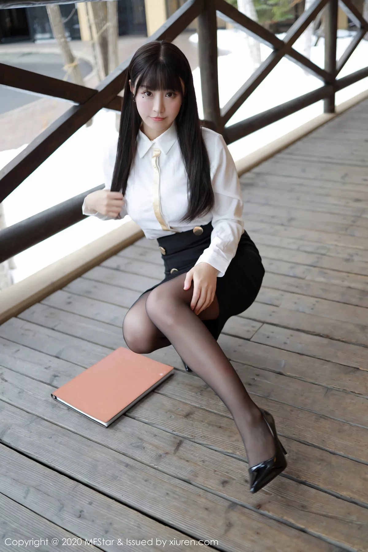 秀人集.com_[MFStar模范学院]Vol.267_嫩模朱可儿北海道旅拍酒店经理主题黑丝制服诱惑写真70P