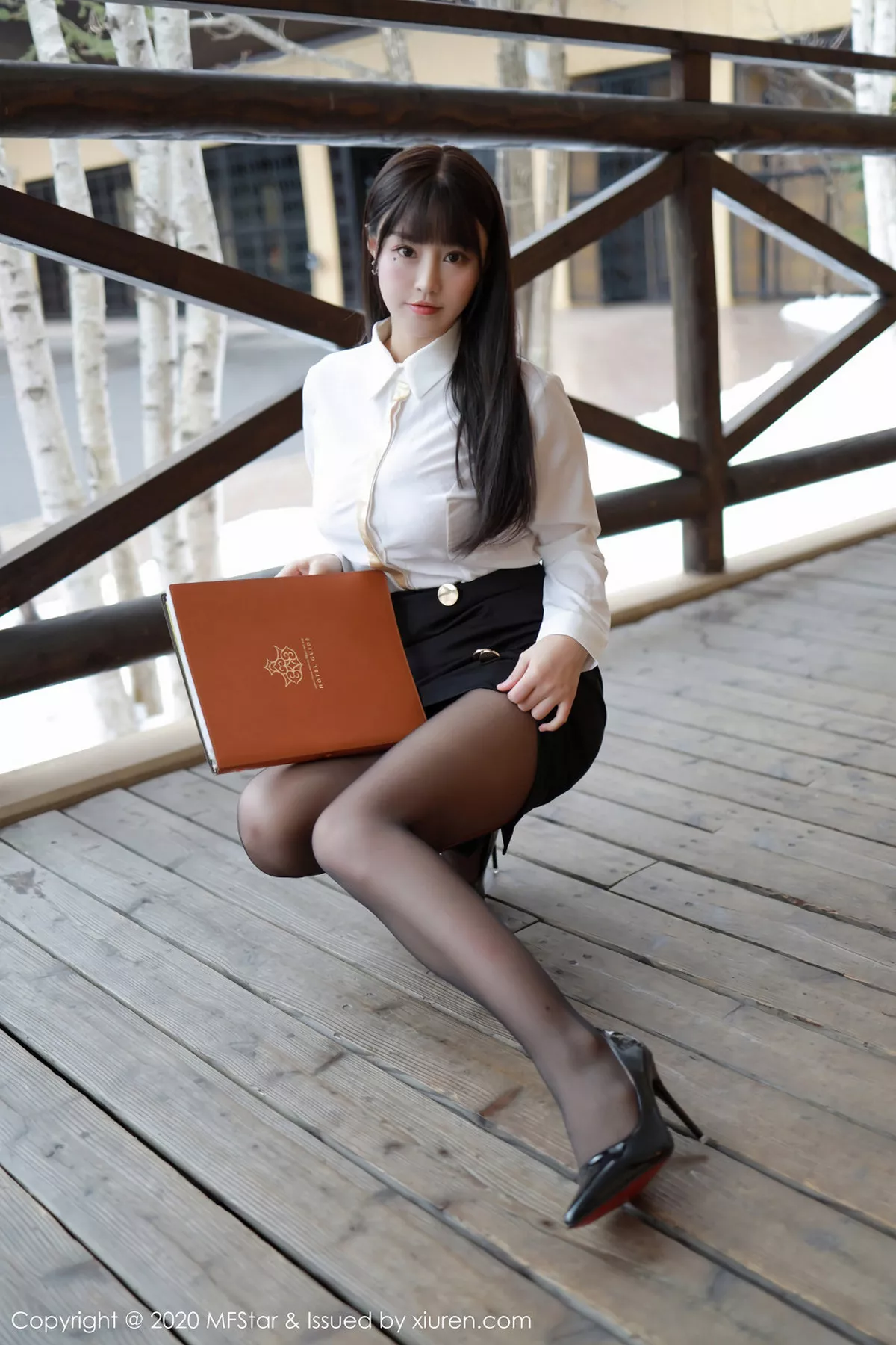 秀人集.com_[MFStar模范学院]Vol.267_嫩模朱可儿北海道旅拍酒店经理主题黑丝制服诱惑写真70P