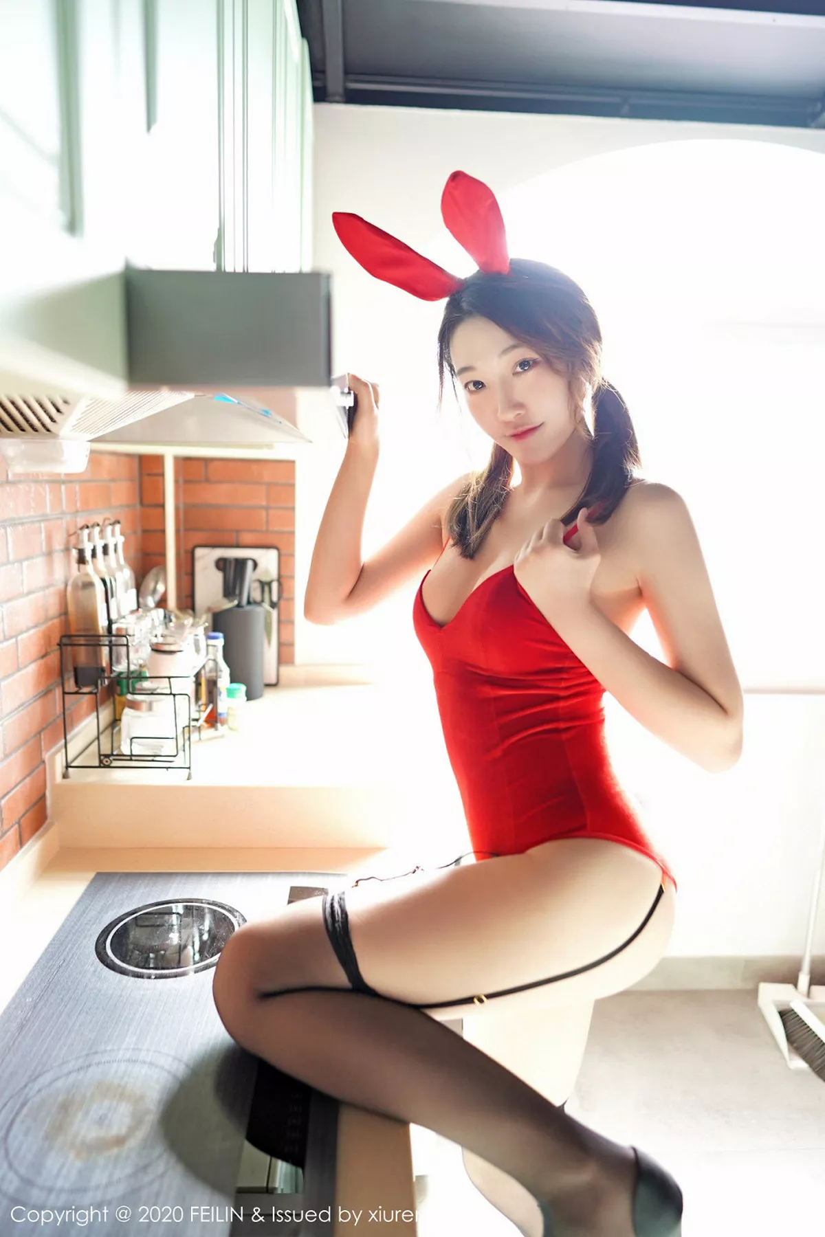 秀人集.com_[FeiLin嗲囡囡]VOL.226_嫩模A.小熊猫私房红色兔女郎配吊带黑丝秀完美身材诱惑写真77P