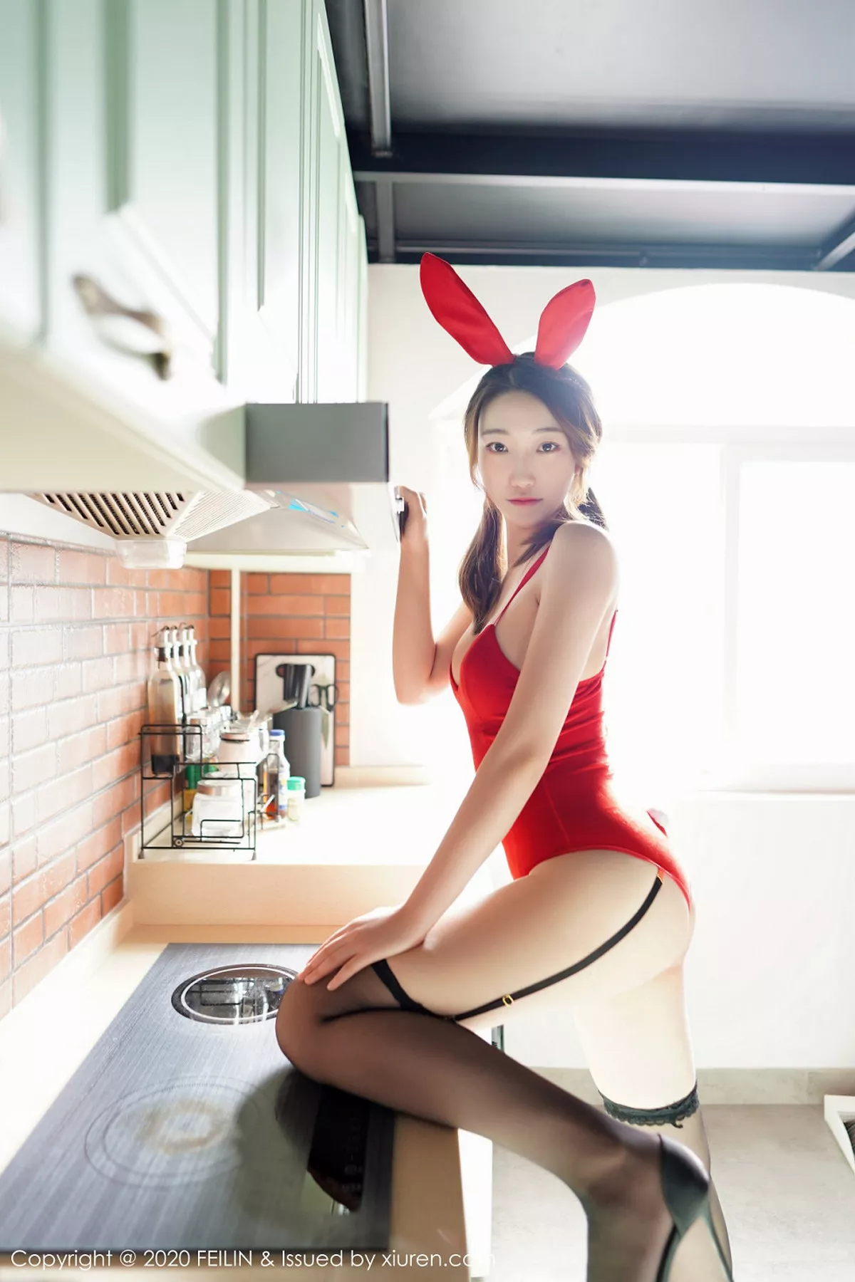秀人集.com_[FeiLin嗲囡囡]VOL.226_嫩模A.小熊猫私房红色兔女郎配吊带黑丝秀完美身材诱惑写真77P