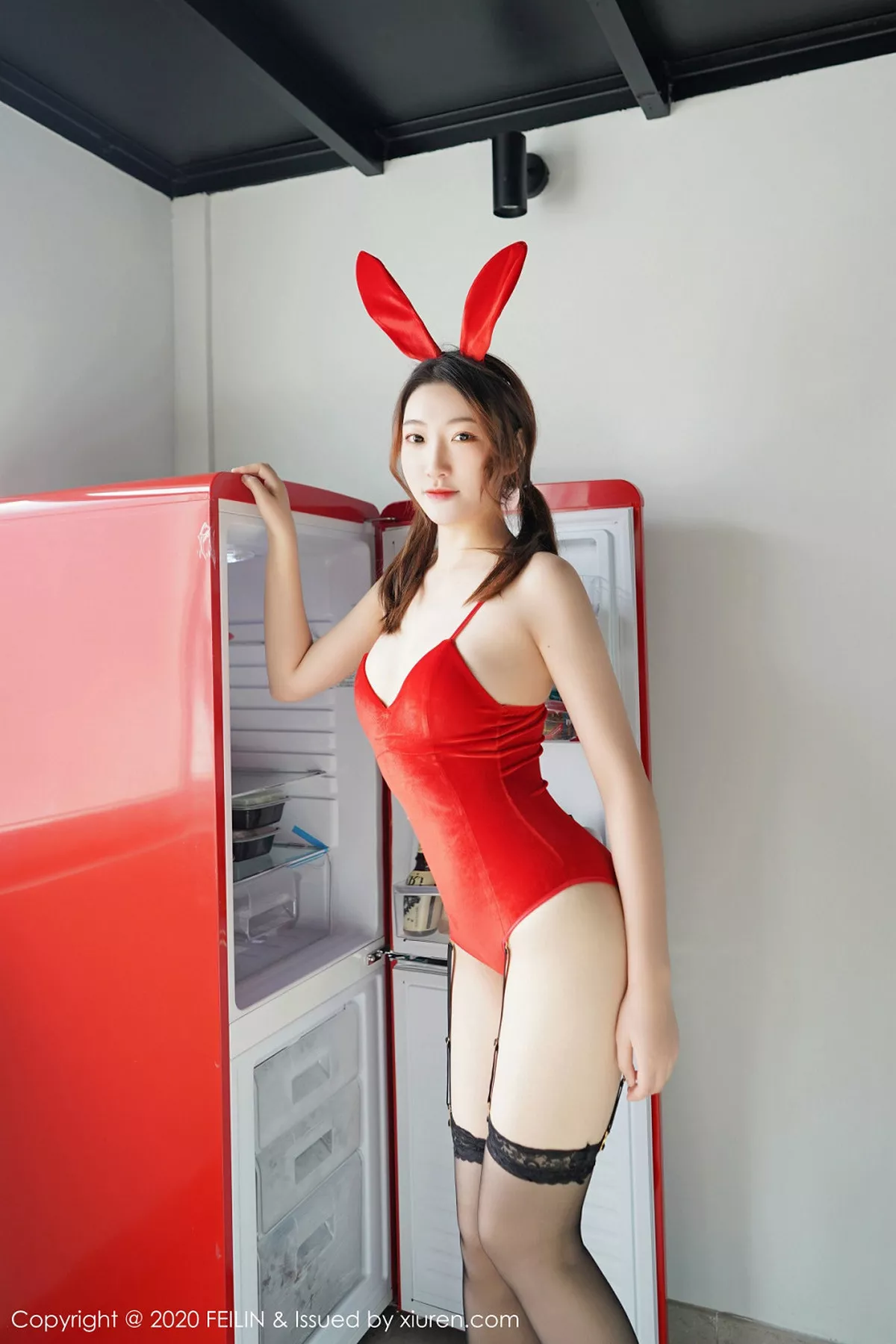 秀人集.com_[FeiLin嗲囡囡]VOL.226_嫩模A.小熊猫私房红色兔女郎配吊带黑丝秀完美身材诱惑写真77P