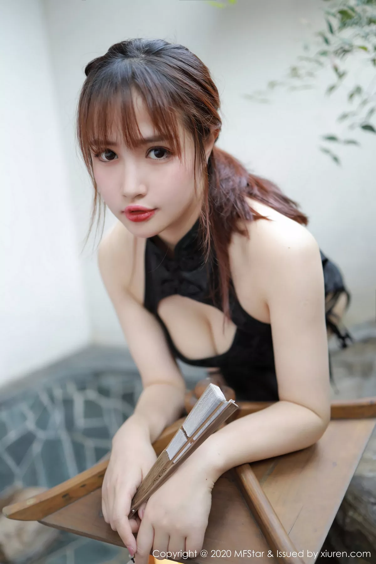 秀人集.com_[MFStar模范学院]Vol.269_嫩模恩率babe黑色古韵旗袍配黑丝袜秀翘臀美腿诱惑写真40P