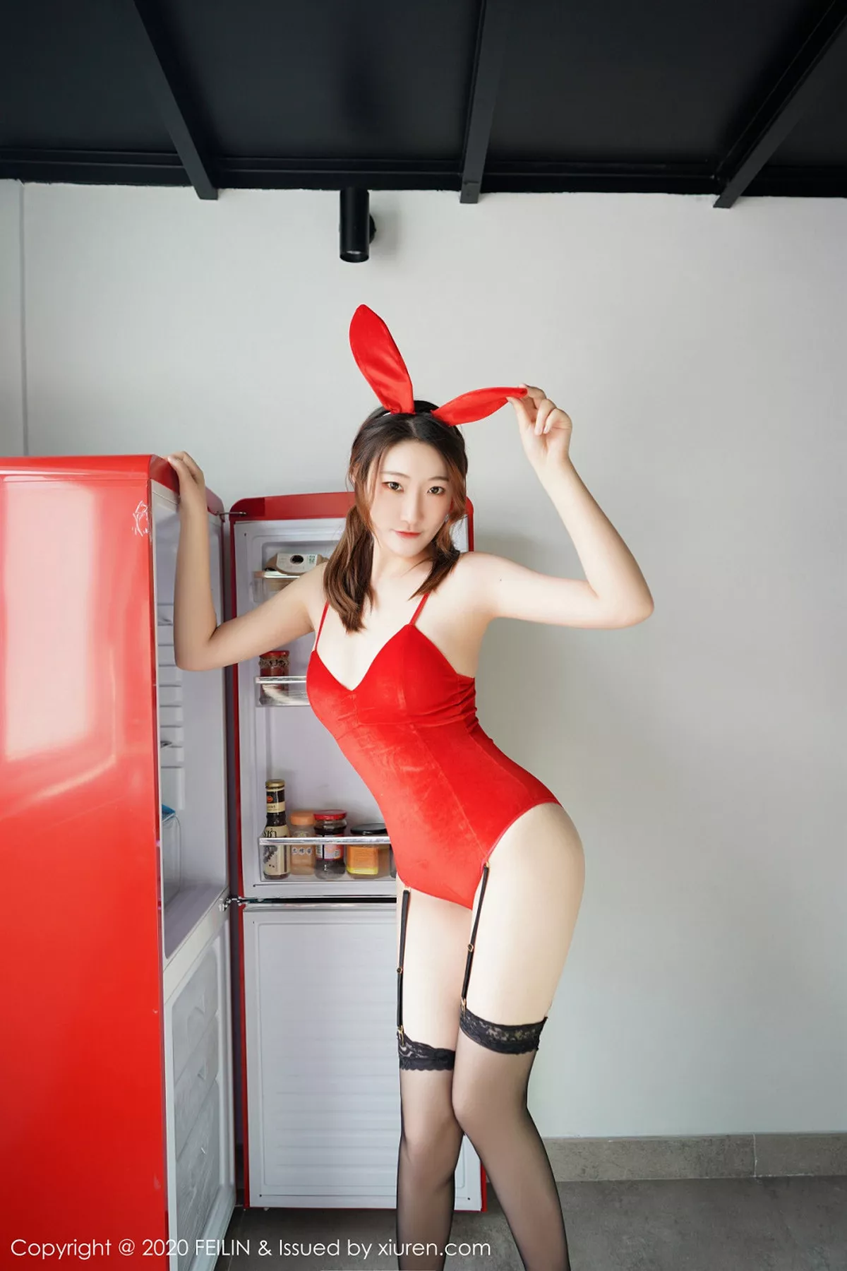 秀人集.com_[FeiLin嗲囡囡]VOL.226_嫩模A.小熊猫私房红色兔女郎配吊带黑丝秀完美身材诱惑写真77P