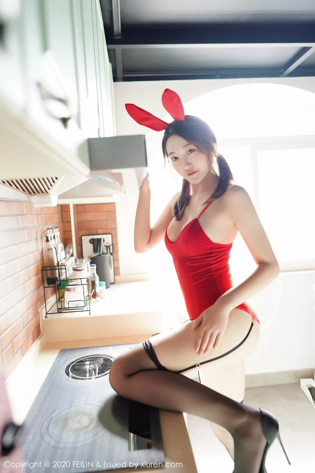 秀人集.com_[FeiLin嗲囡囡]VOL.226_嫩模A.小熊猫私房红色兔女郎配吊带黑丝秀完美身材诱惑写真77P