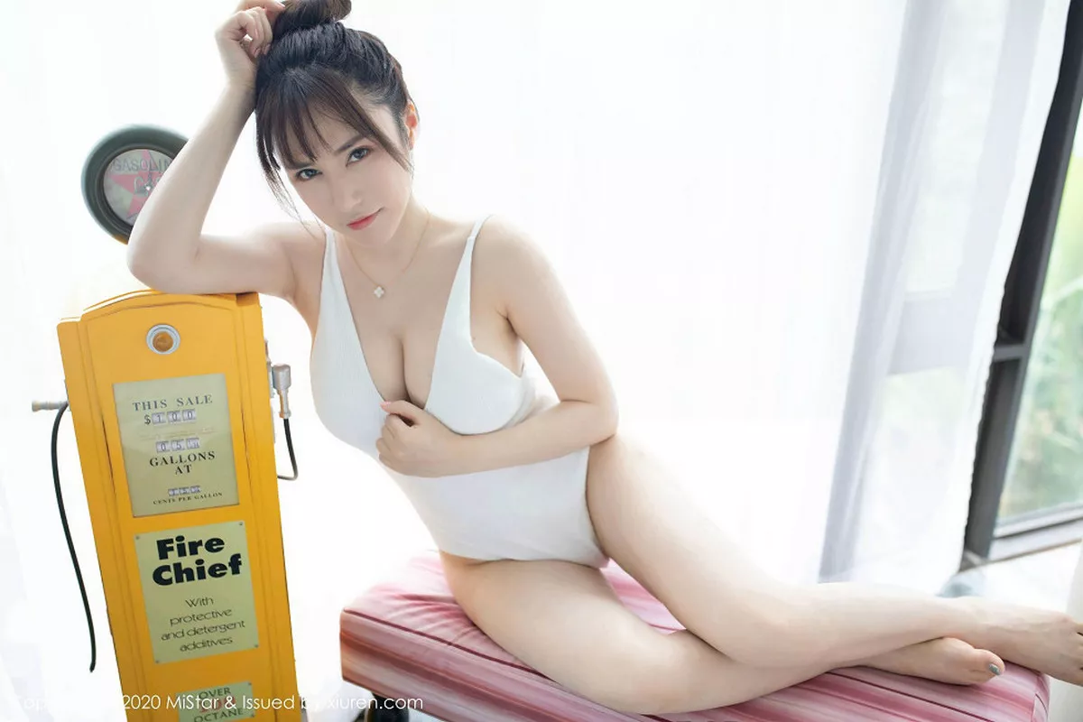 秀人集.com_[MiStar魅妍社]Vol.320_嫩模夏希子户外泳池边性感比基尼秀童颜巨乳诱人写真40P