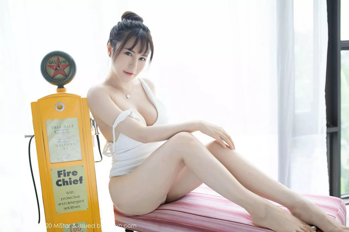 秀人集.com_[MiStar魅妍社]Vol.320_嫩模夏希子户外泳池边性感比基尼秀童颜巨乳诱人写真40P