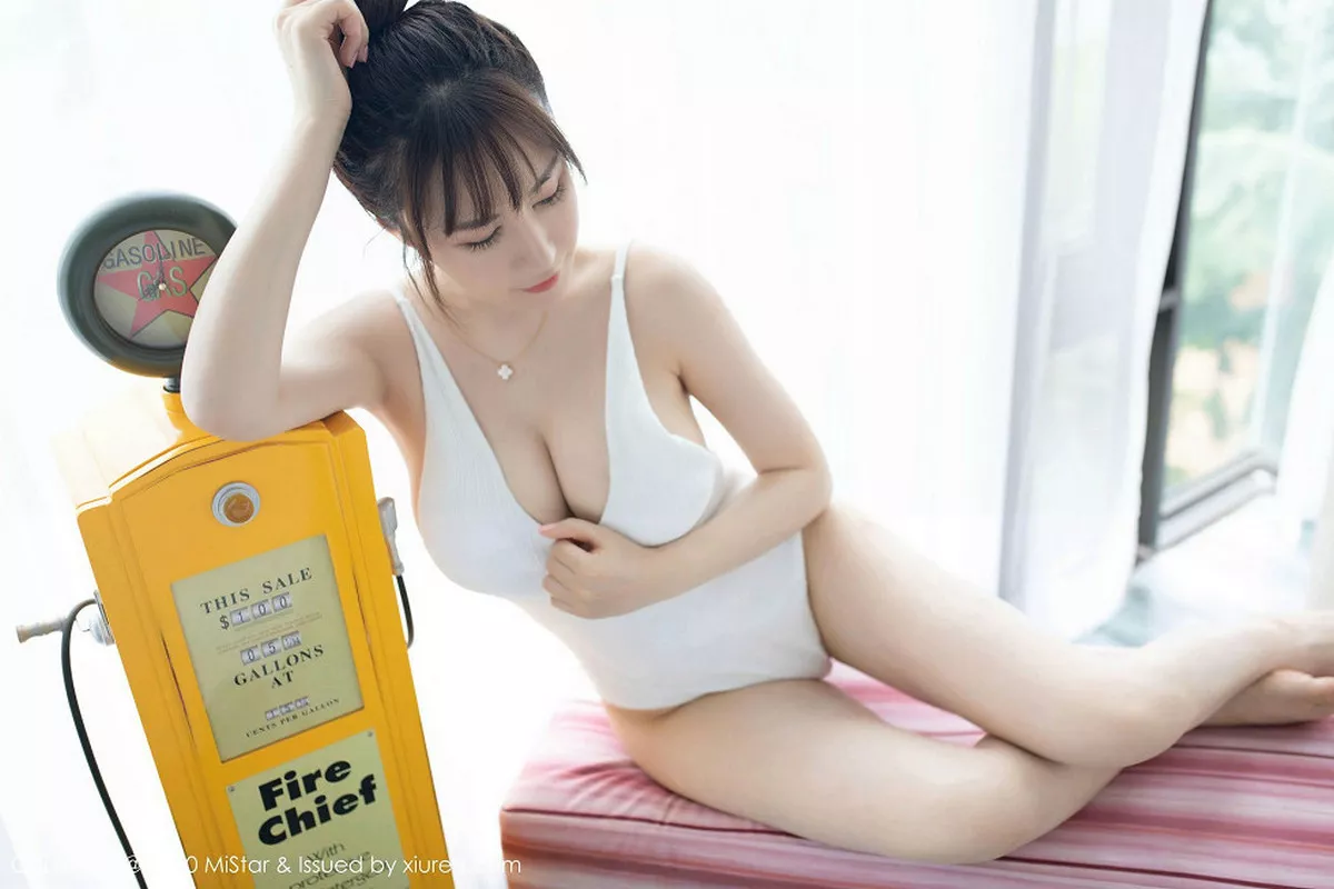 秀人集.com_[MiStar魅妍社]Vol.320_嫩模夏希子户外泳池边性感比基尼秀童颜巨乳诱人写真40P