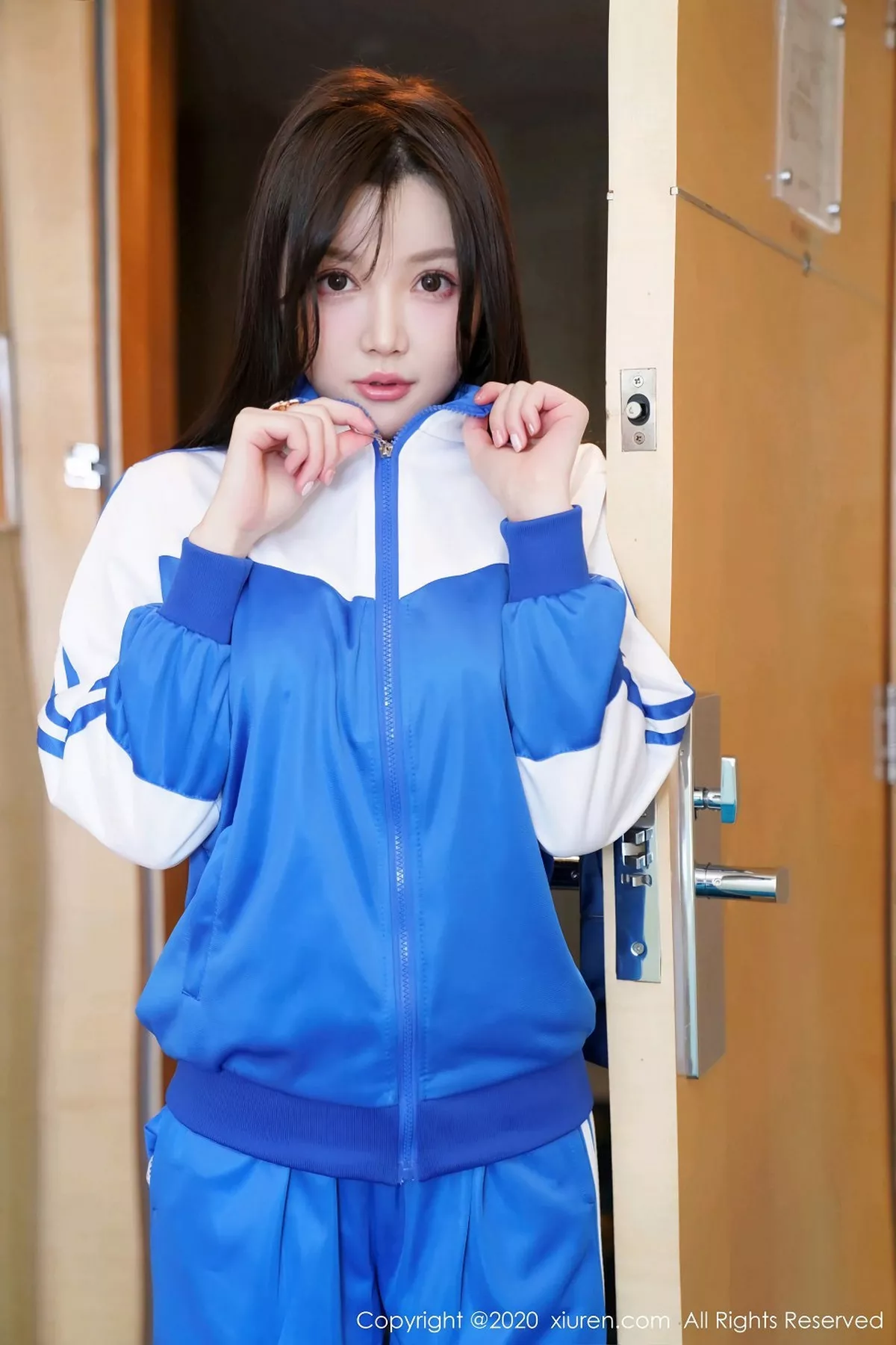 秀人集.com_[XiuRen秀人网]No.2113_女神糯美子Mini私房校服装扮半脱露黑色内衣火辣身材诱惑写真55P