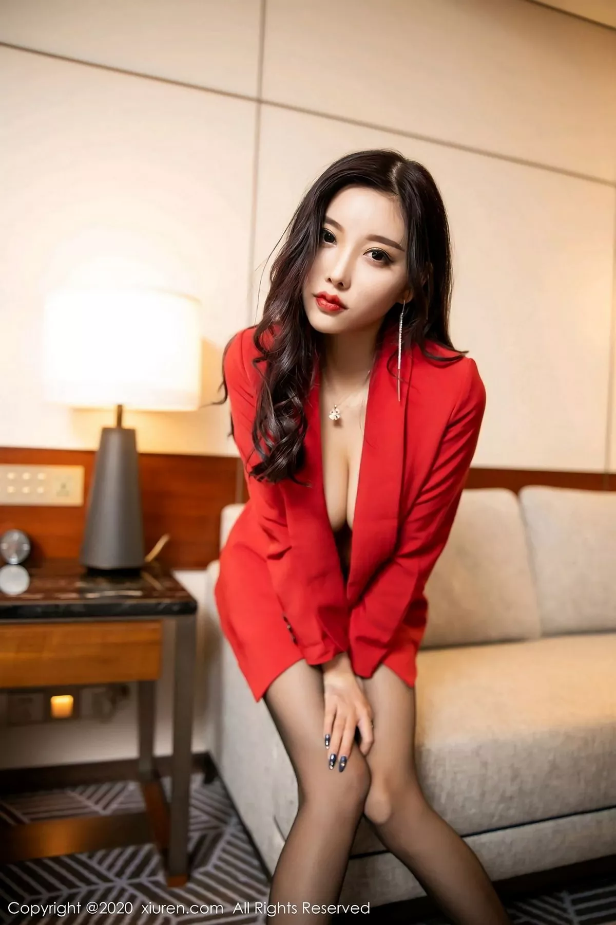秀人集.com_[XiuRen秀人网]No.2122_女神杨晨晨sugar性感红色职业装配超透黑丝袜极致魅惑写真100P
