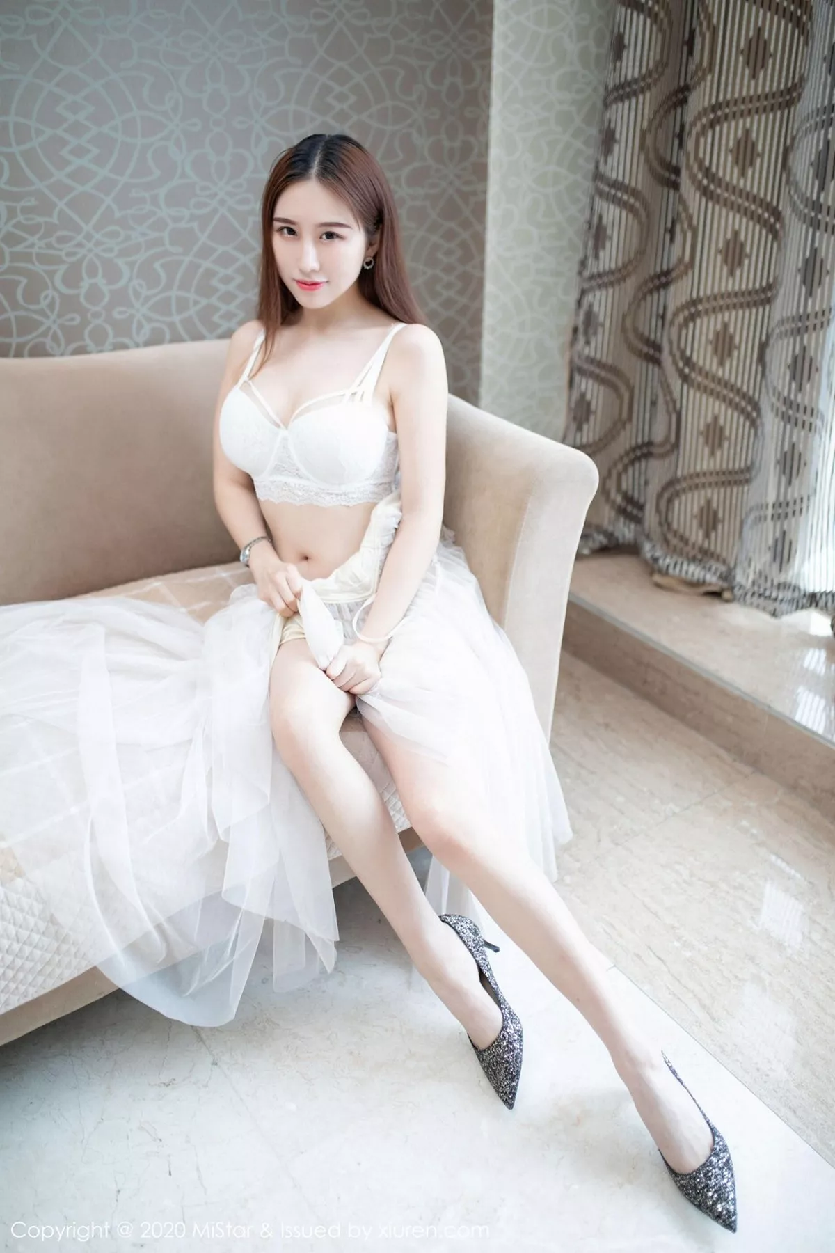 秀人集.com_[MiStar魅妍社]Vol.323_嫩模月音瞳私房白色薄纱吊裙半脱内衣露火辣身材诱惑写真40P