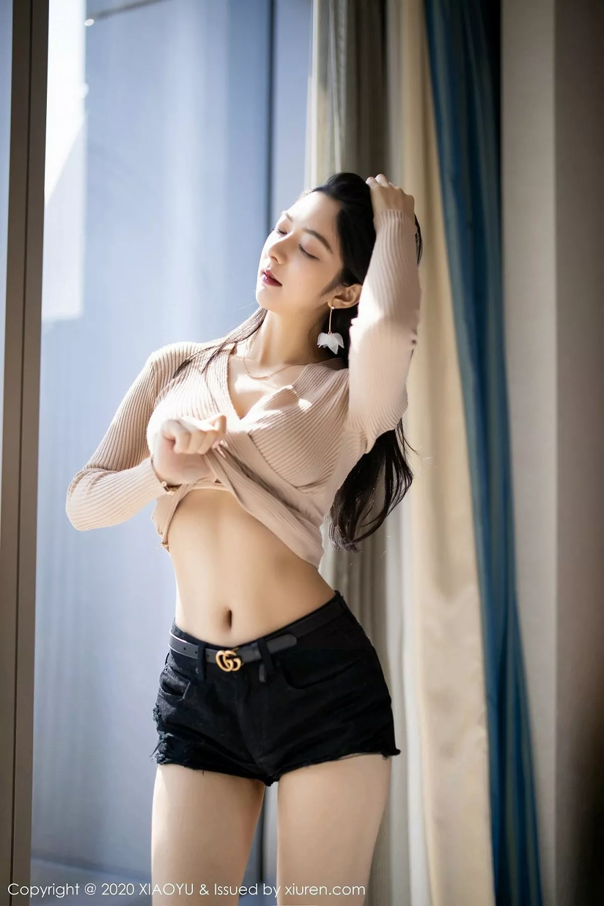 秀人集.com_[XiaoYu画语界]Vol.271_女神Angela小热巴澳门旅拍两套服饰配丝袜极致魅惑写真101P