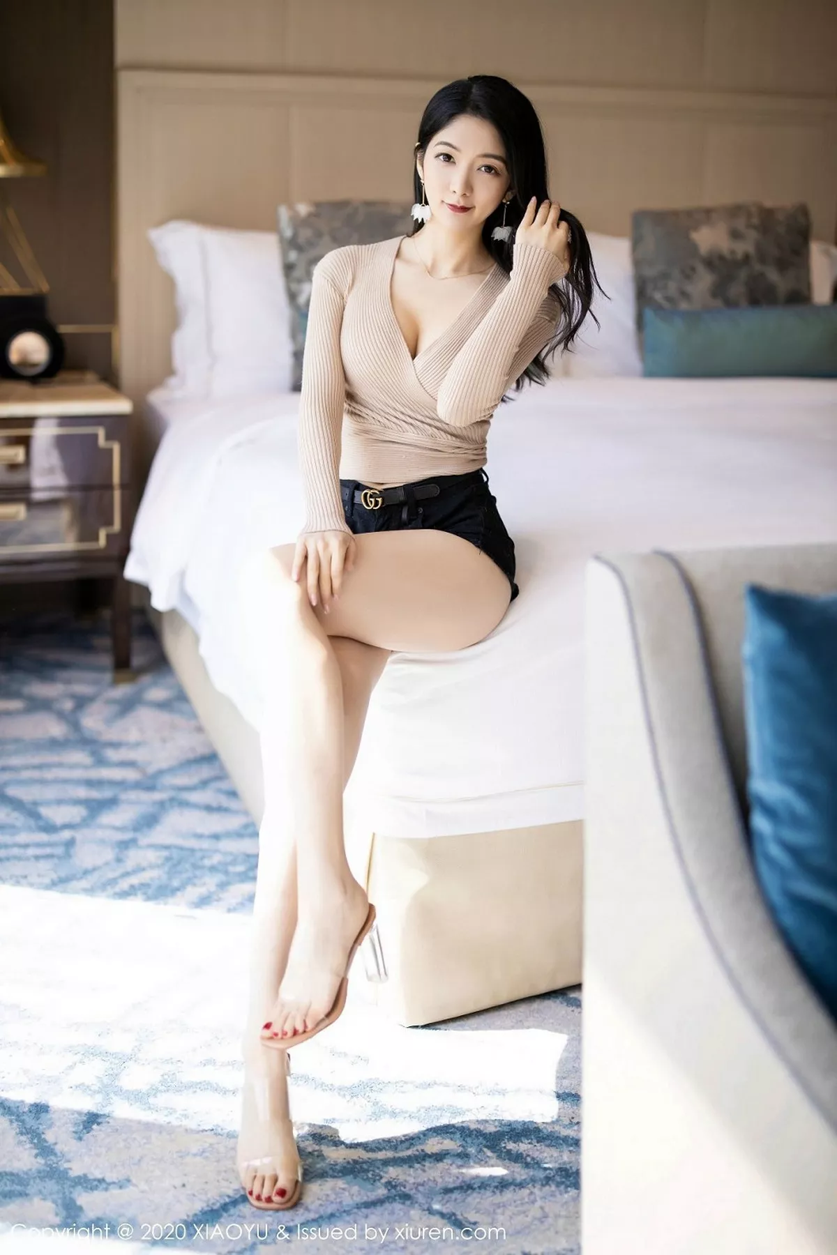 秀人集.com_[XiaoYu画语界]Vol.271_女神Angela小热巴澳门旅拍两套服饰配丝袜极致魅惑写真101P