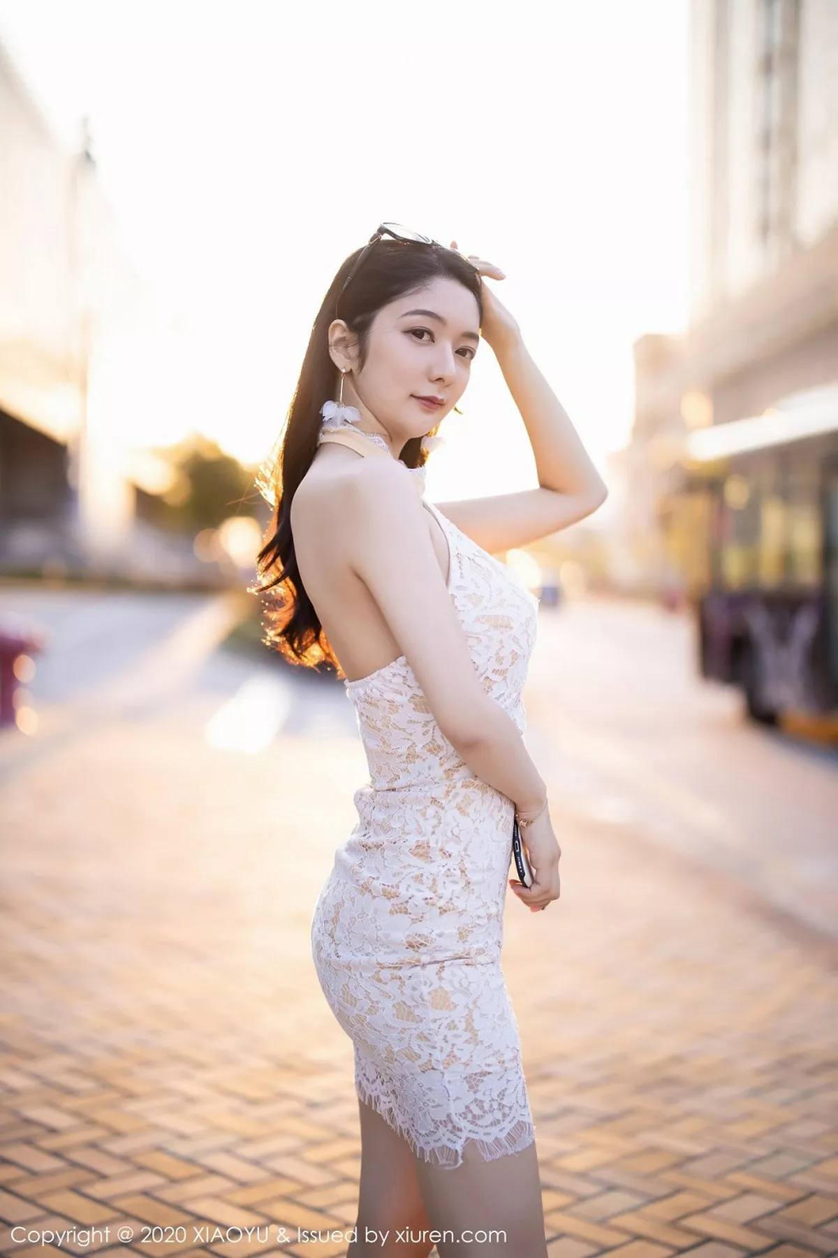 秀人集.com_[XiaoYu画语界]Vol.284_女神Angela小热巴澳门旅拍私房黑色内衣配吊带黑丝魅惑写真100P