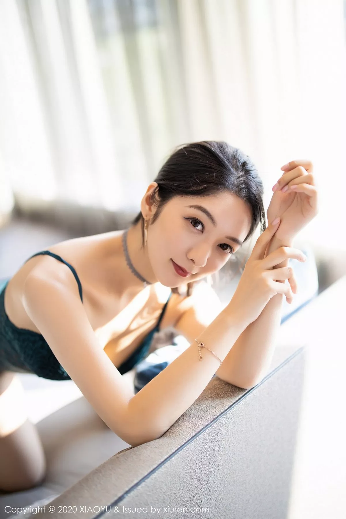 秀人集.com_[XiaoYu画语界]Vol.284_女神Angela小热巴澳门旅拍私房黑色内衣配吊带黑丝魅惑写真100P