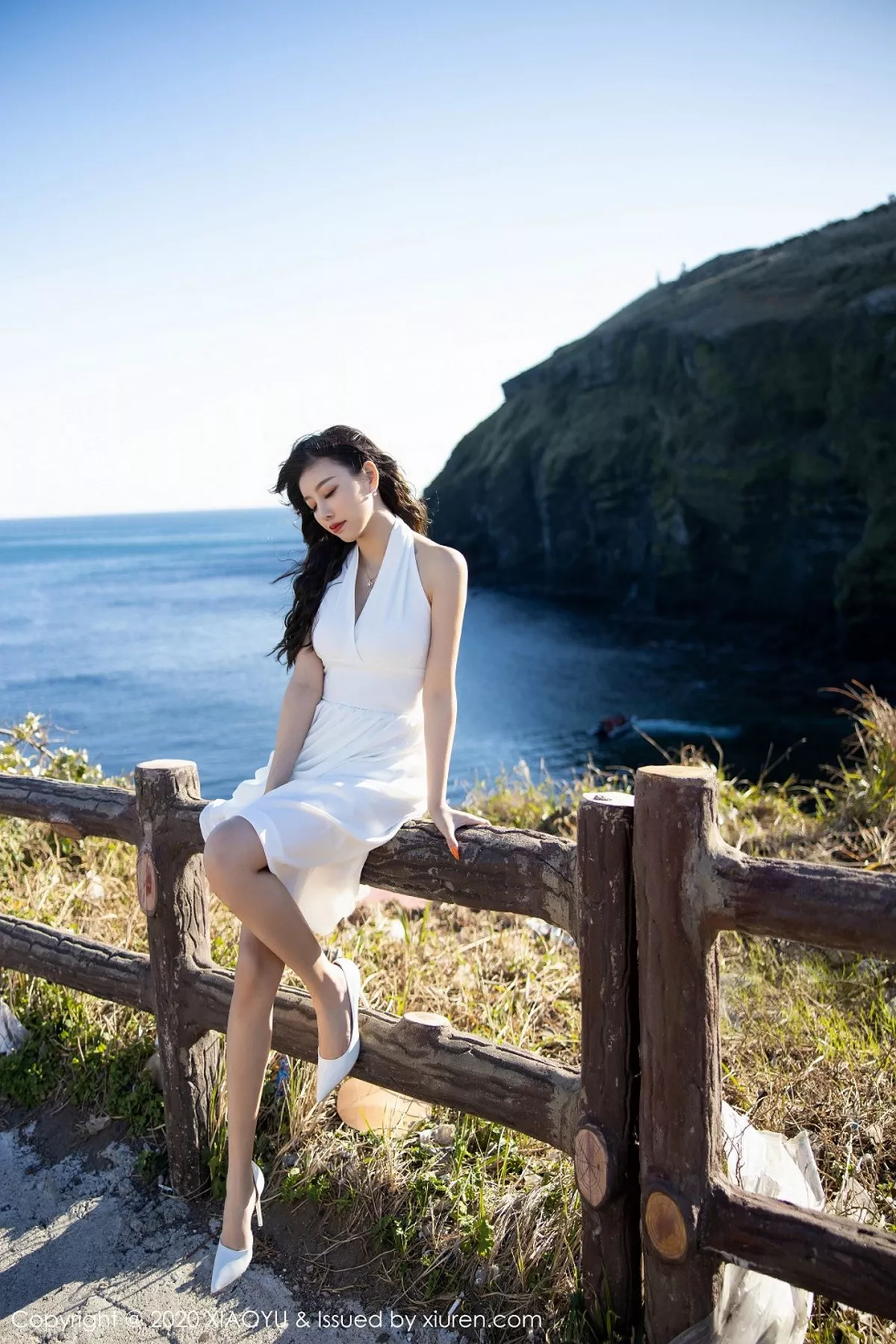 秀人集.com_[XiaoYu画语界]Vol.286_女神杨晨晨sugar济州岛旅拍私房银色吊裙半脱露豪乳诱惑写真83P